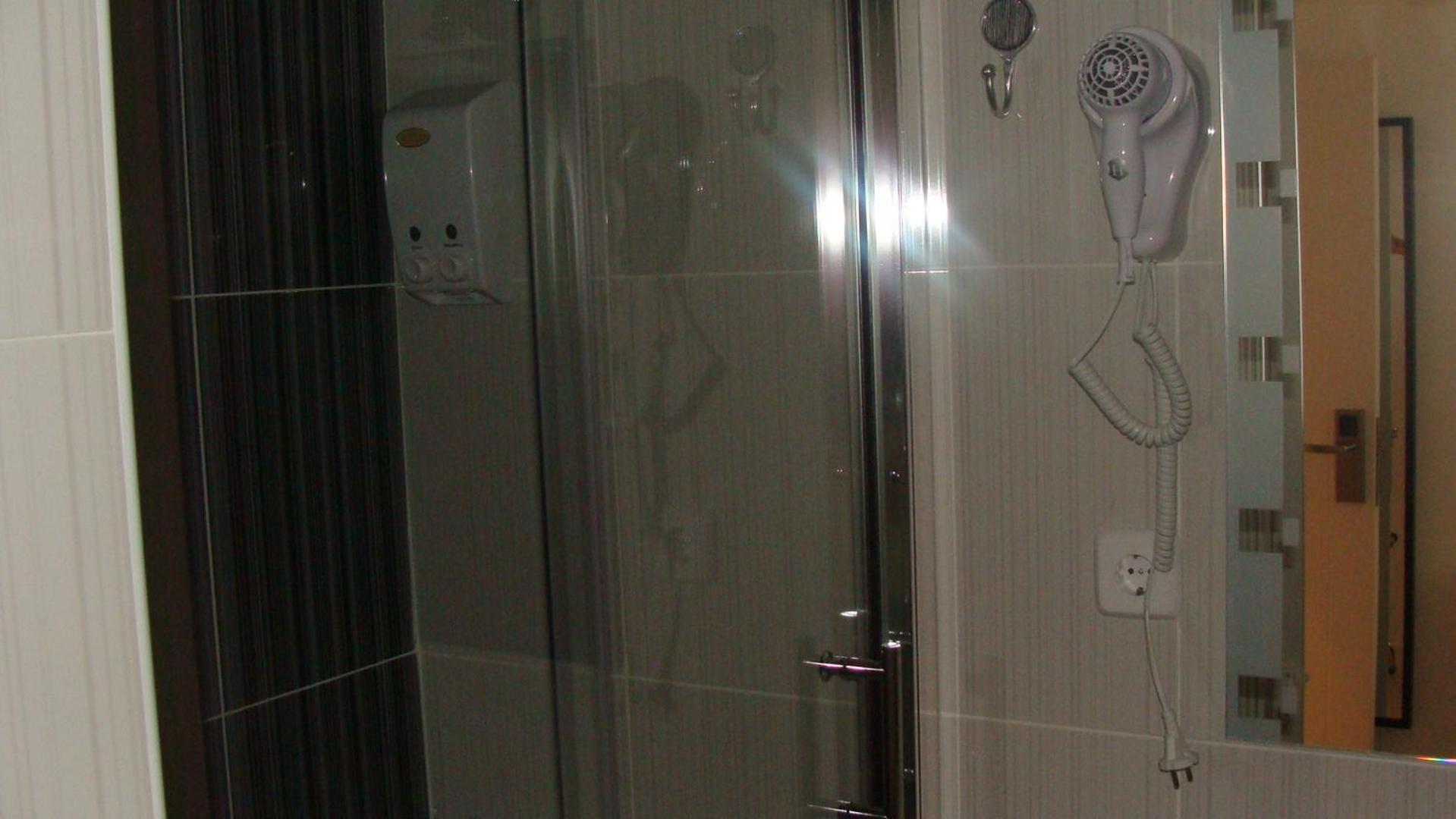 Hostal JQ Madrid 1 photo 4