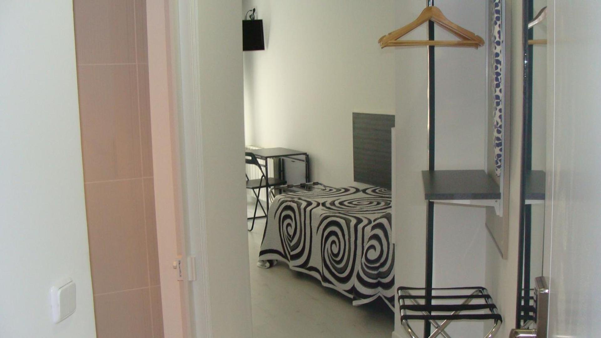 Hostal JQ Madrid 1 en Madrid — hotel room