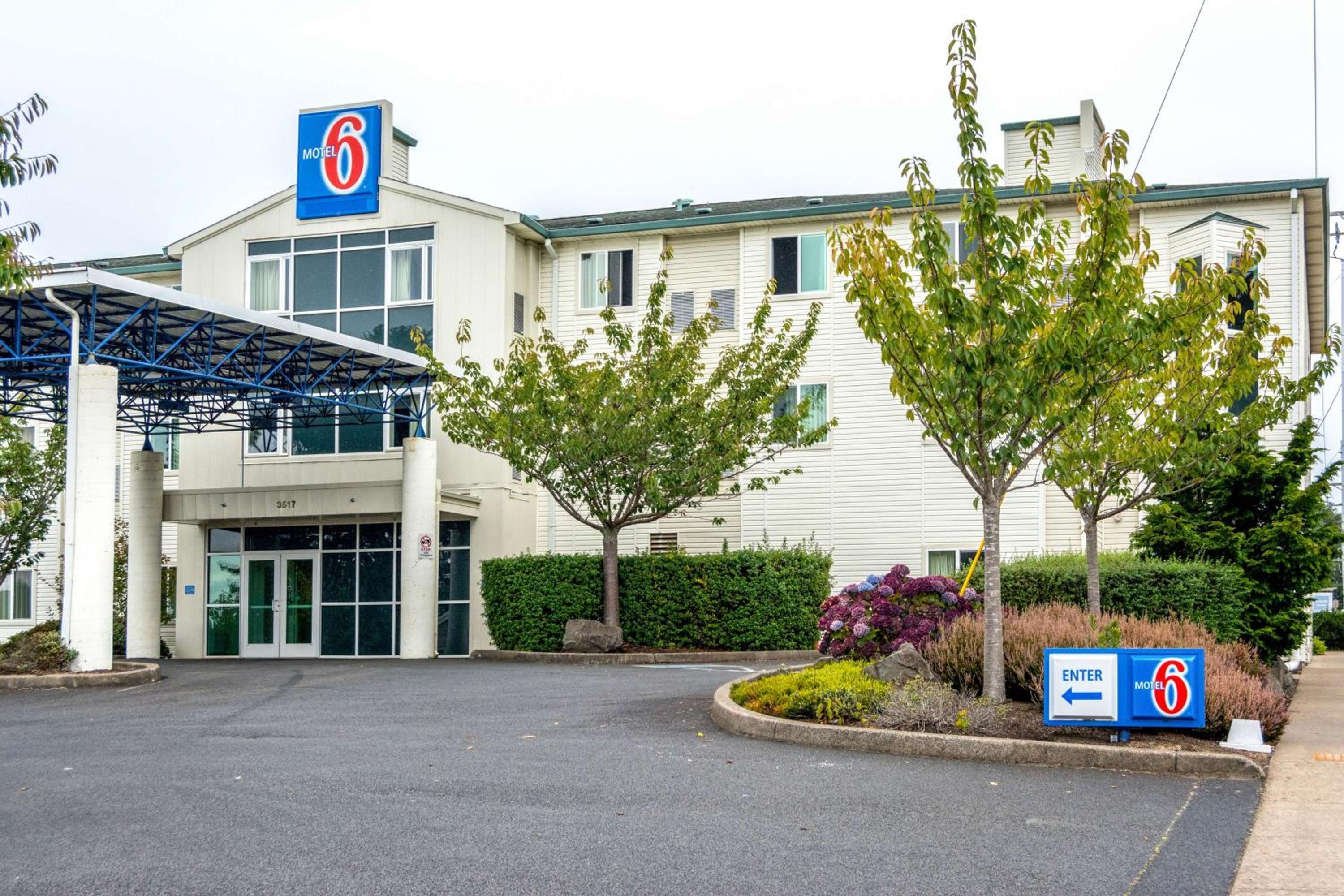 Hotel Motel 6-Lincoln City, OR - Image 1