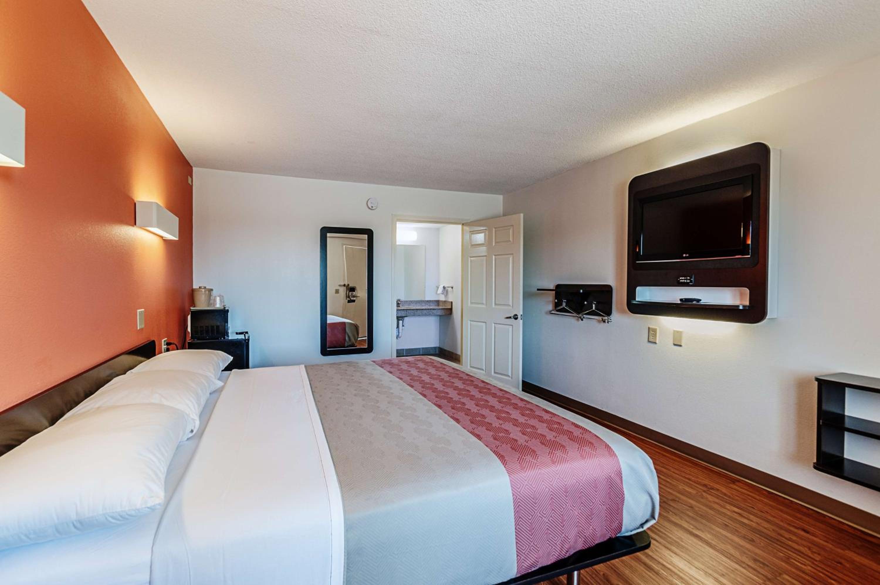 Motel 6-Martinsburg, WV