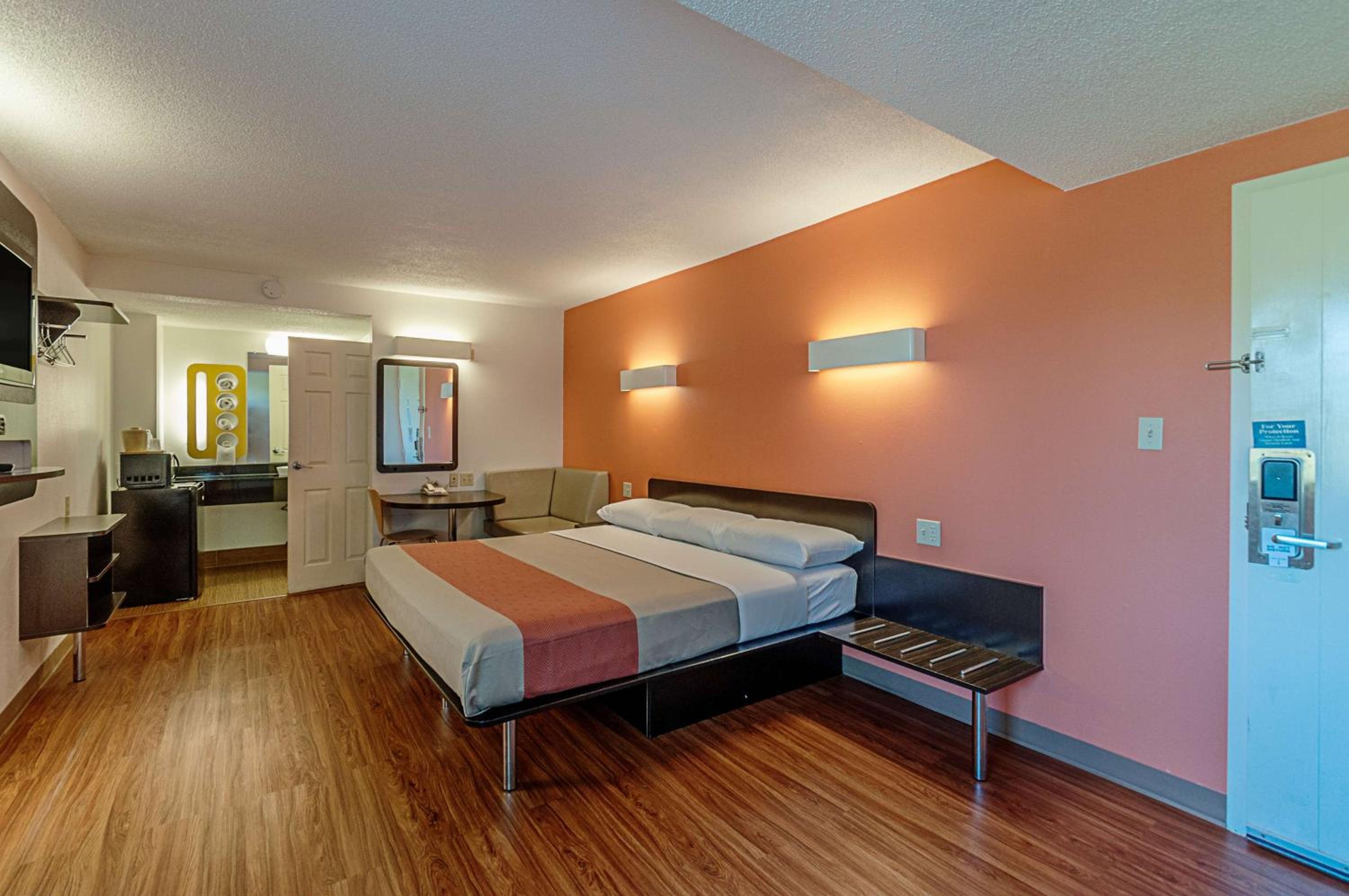 Motel 6-Martinsburg, WV