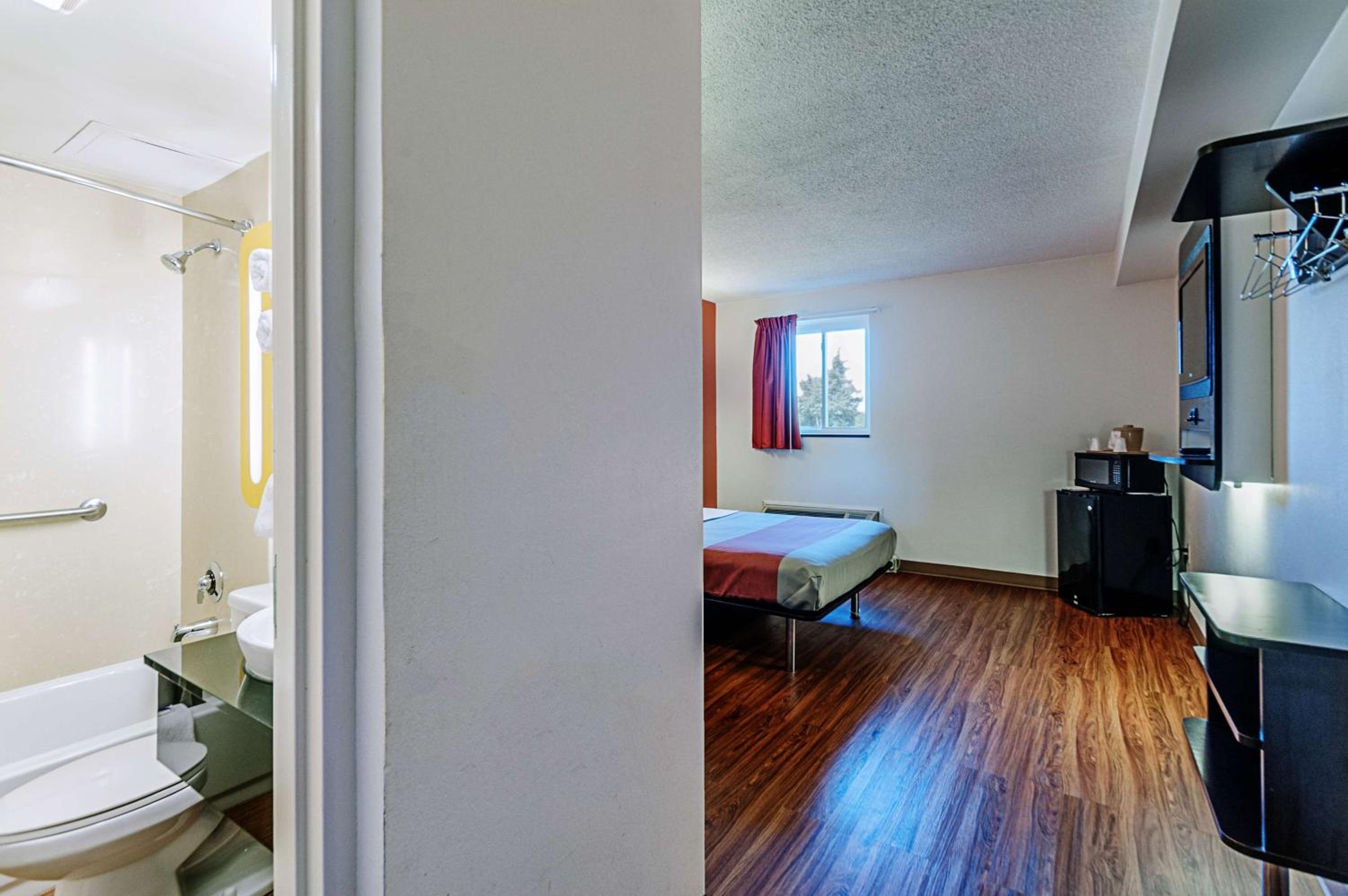 Motel 6-Martinsburg, WV