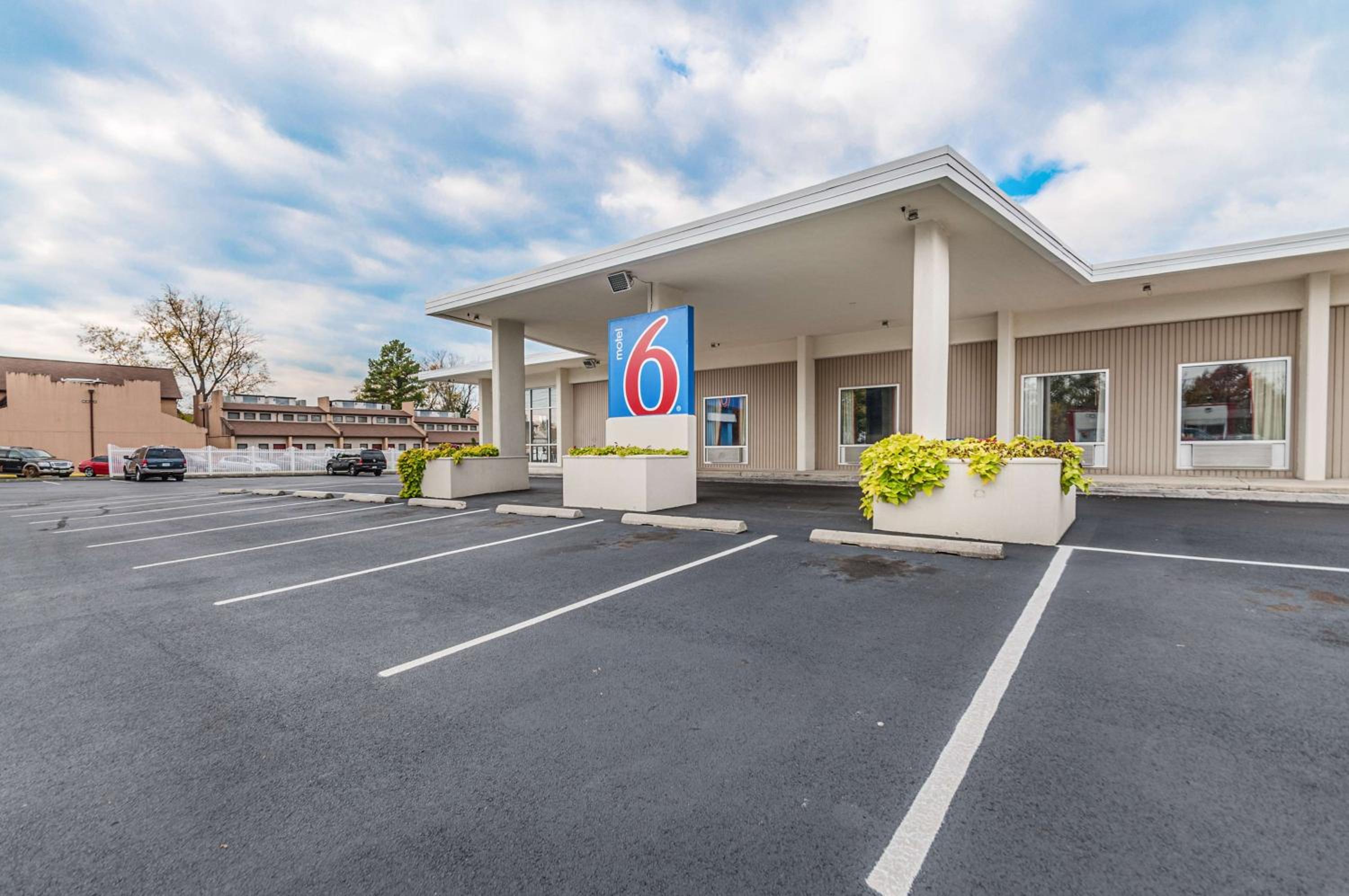 Winchester Vacations - Motel6 Winchester, VA - Property Image 1