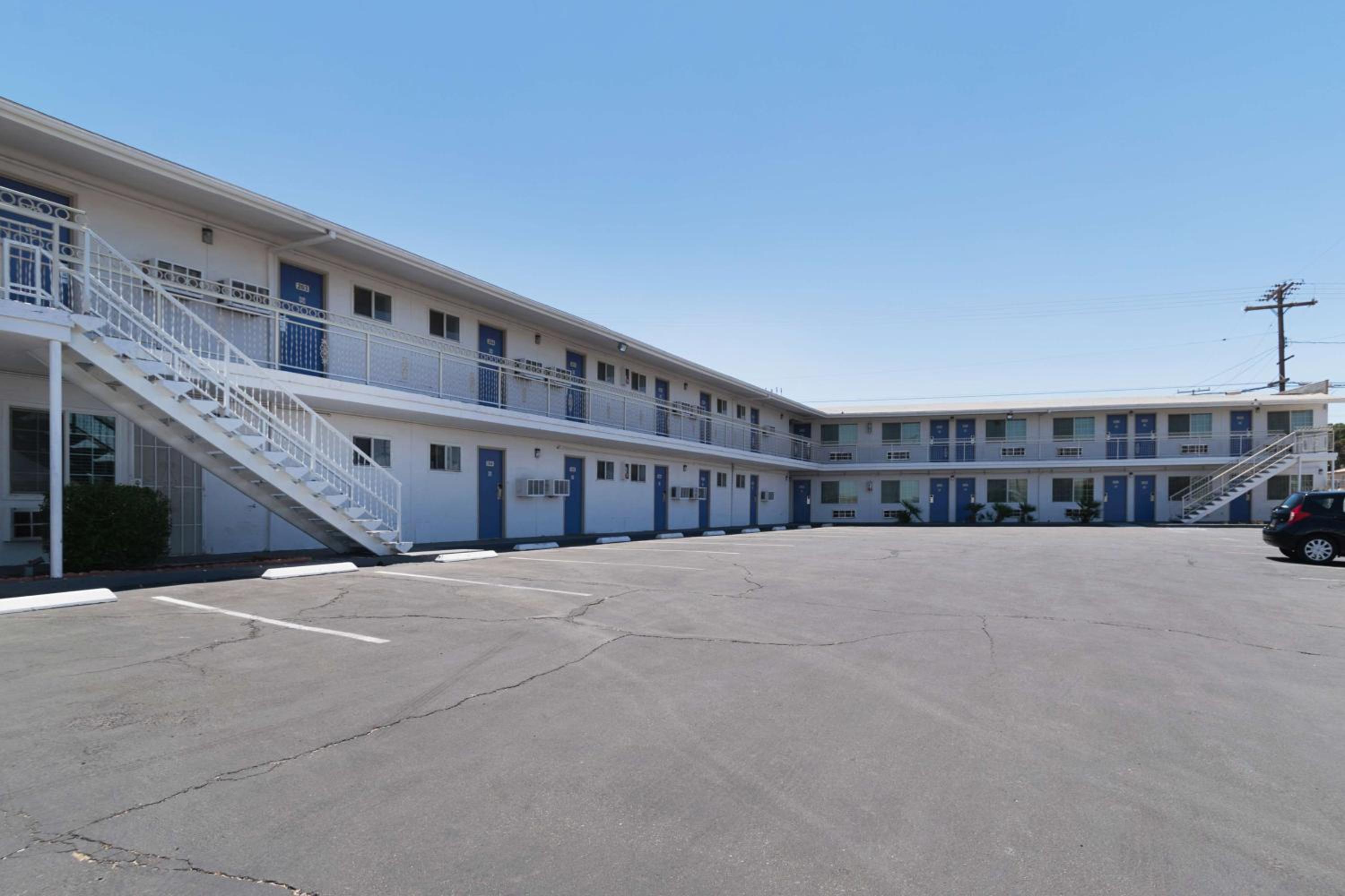 Barstow Vacations - Motel 6-Barstow, CA - Route 66 - Property Image 4
