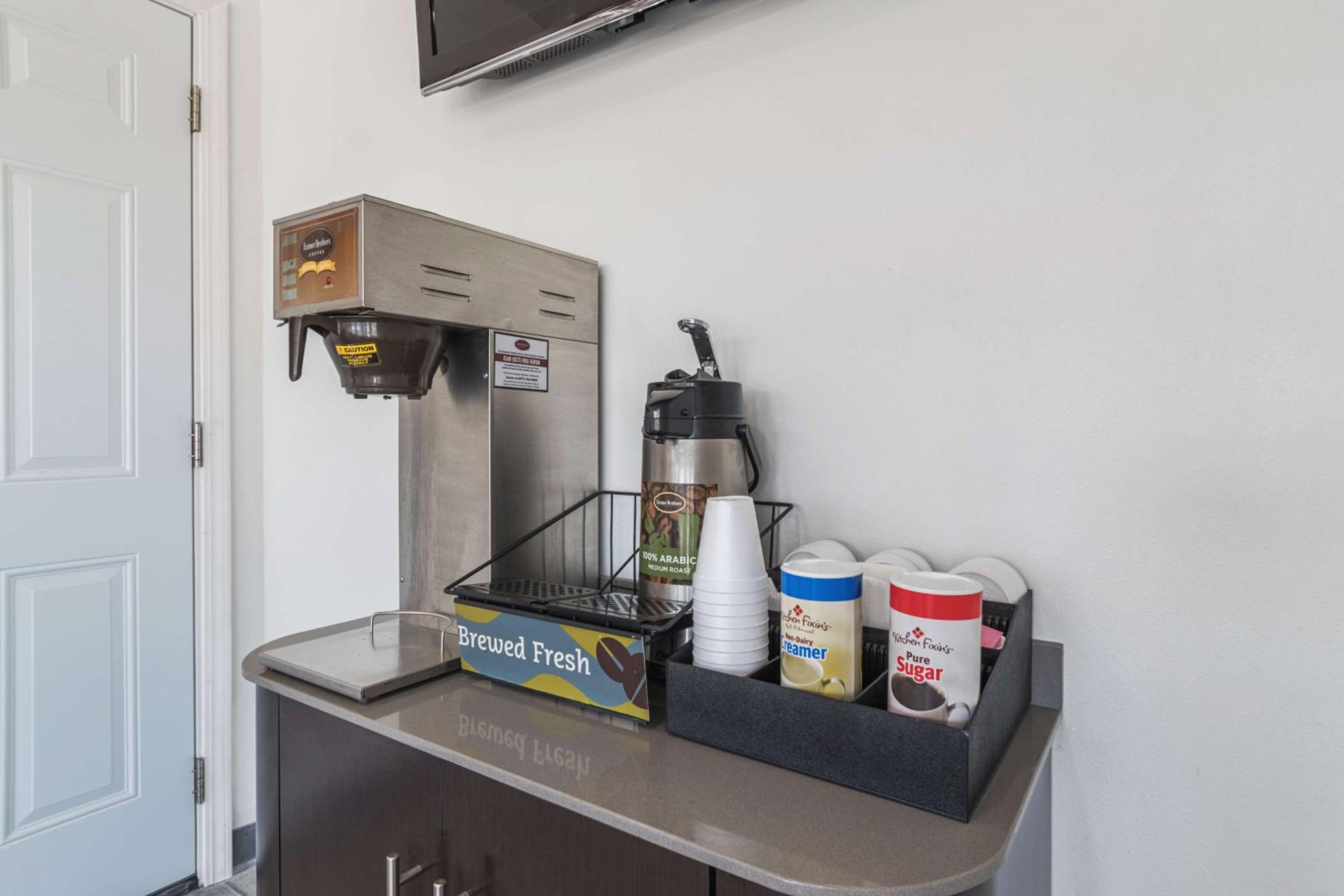 Barstow Vacations - Motel 6-Barstow, CA - Route 66 - Property Image 9