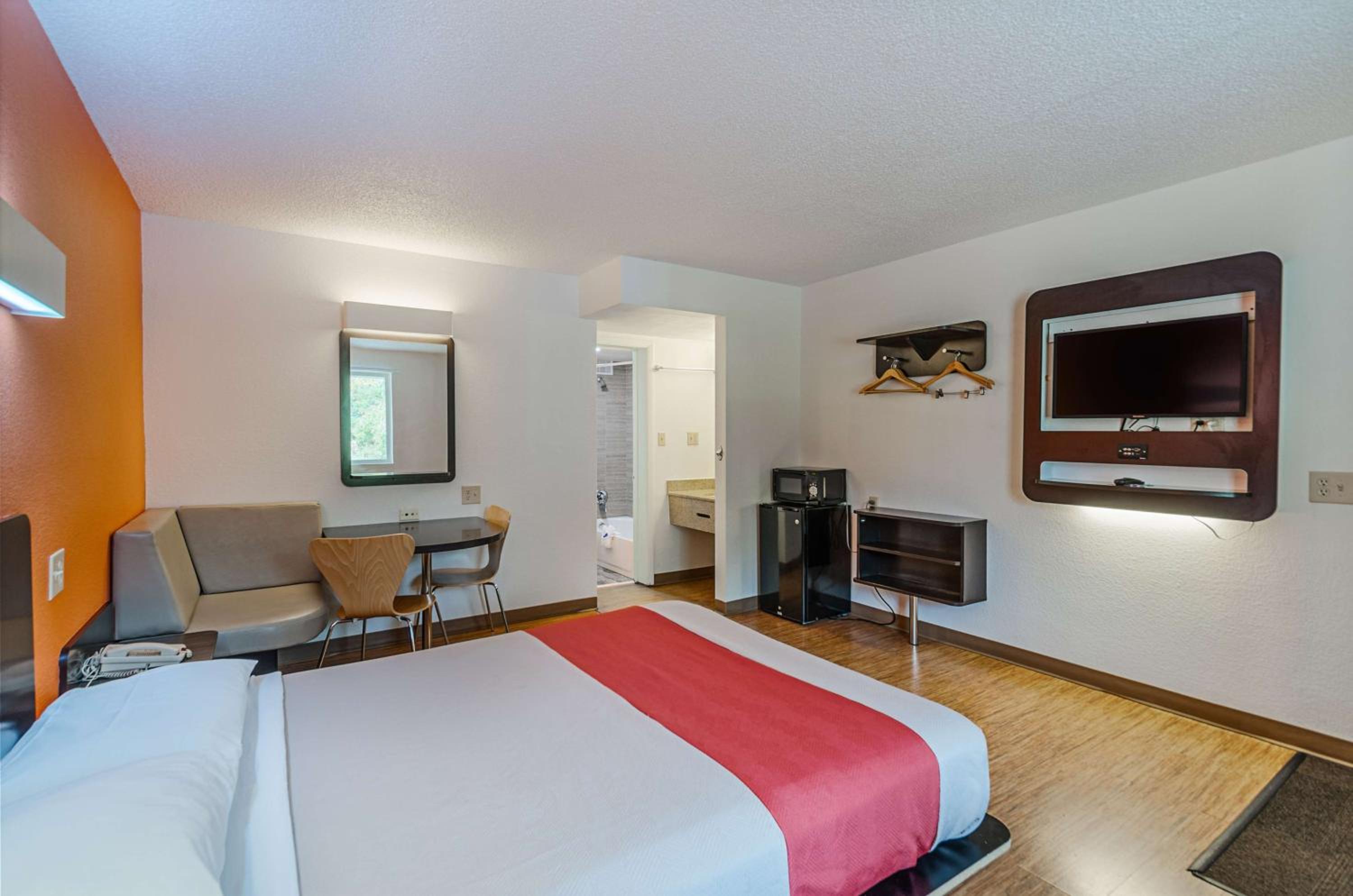 Winchester Vacations - Motel6 Winchester, VA - Property Image 15