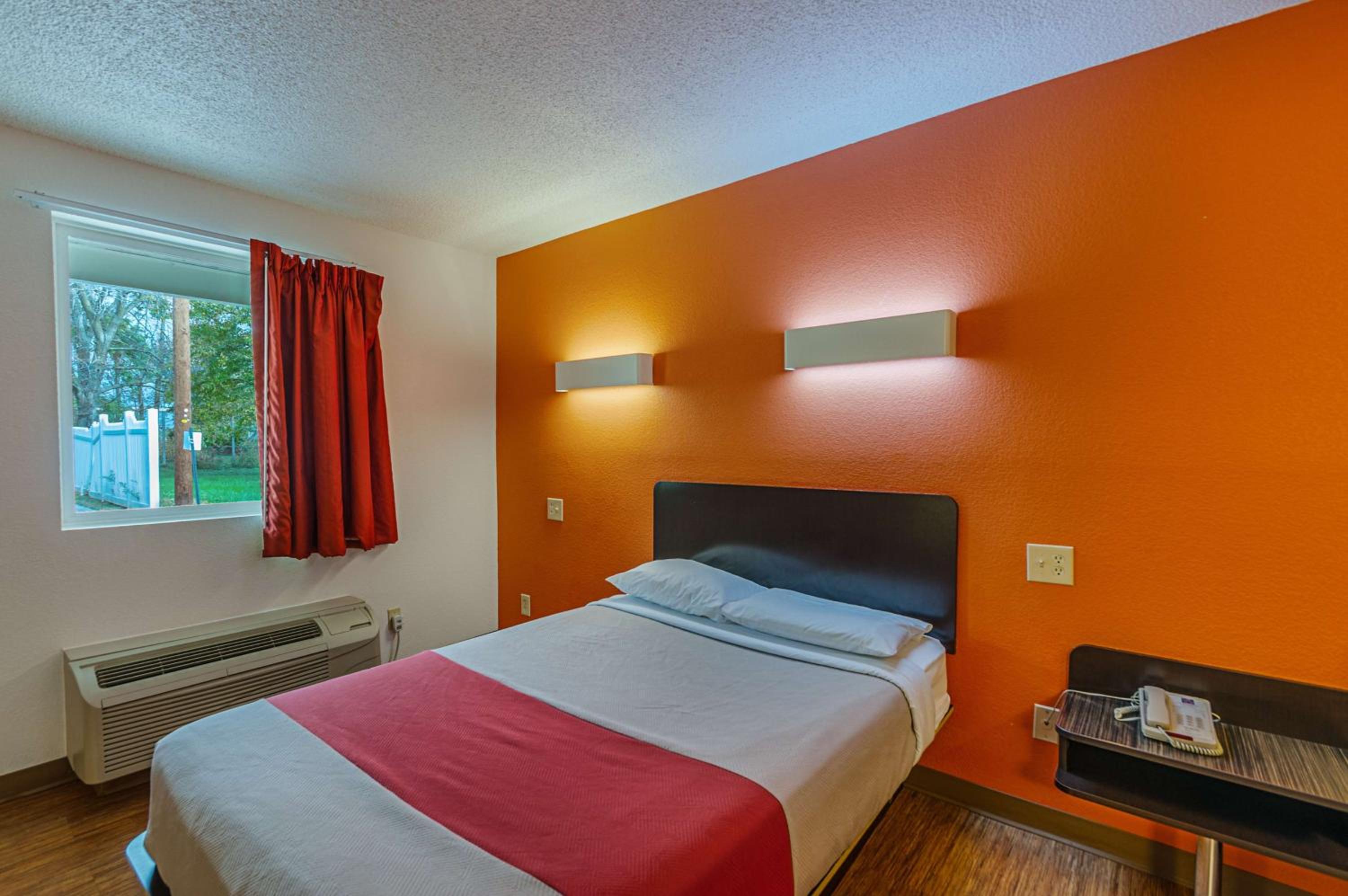 Winchester Vacations - Motel6 Winchester, VA - Property Image 14