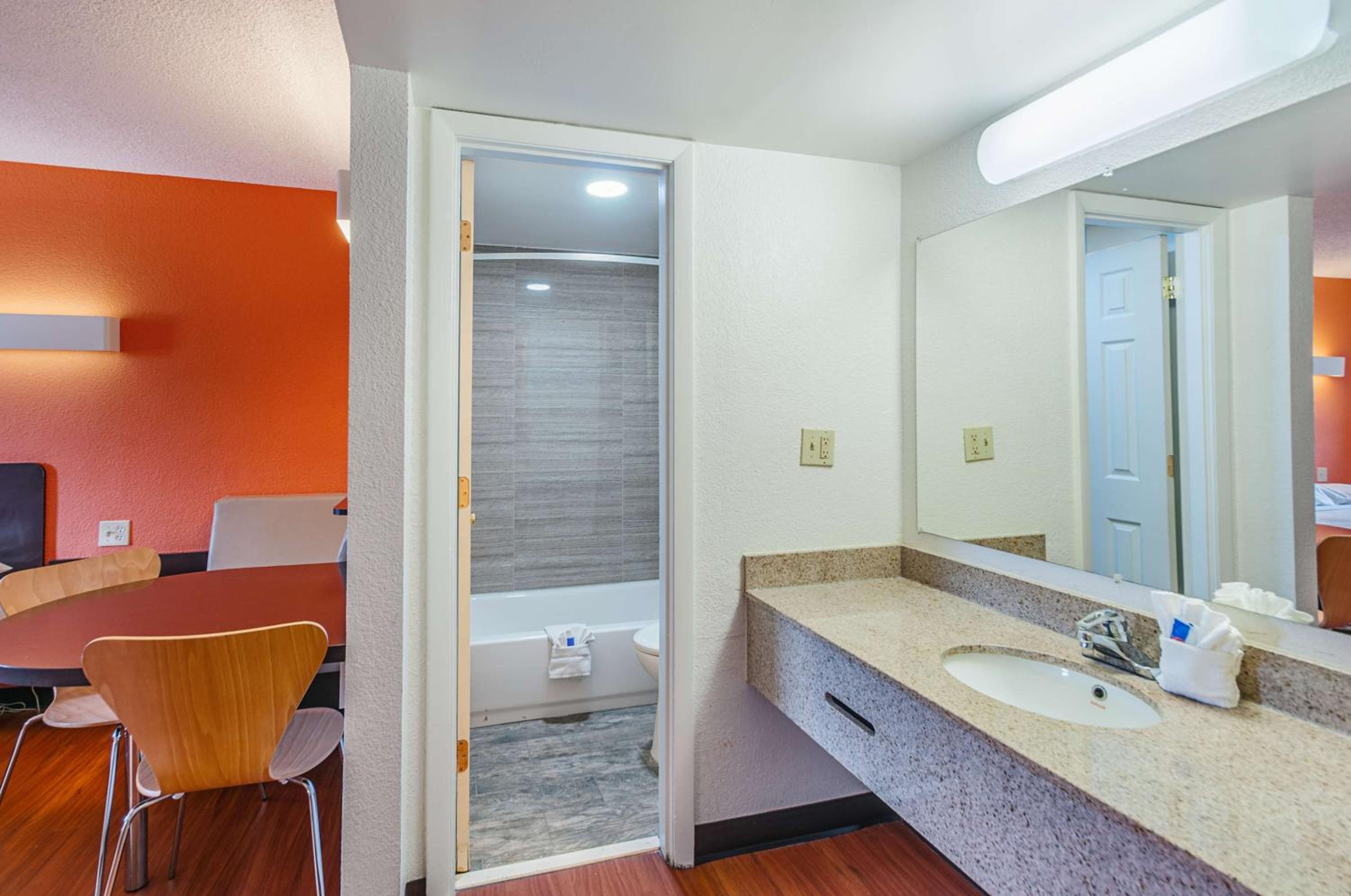 Winchester Vacations - Motel6 Winchester, VA - Property Image 7