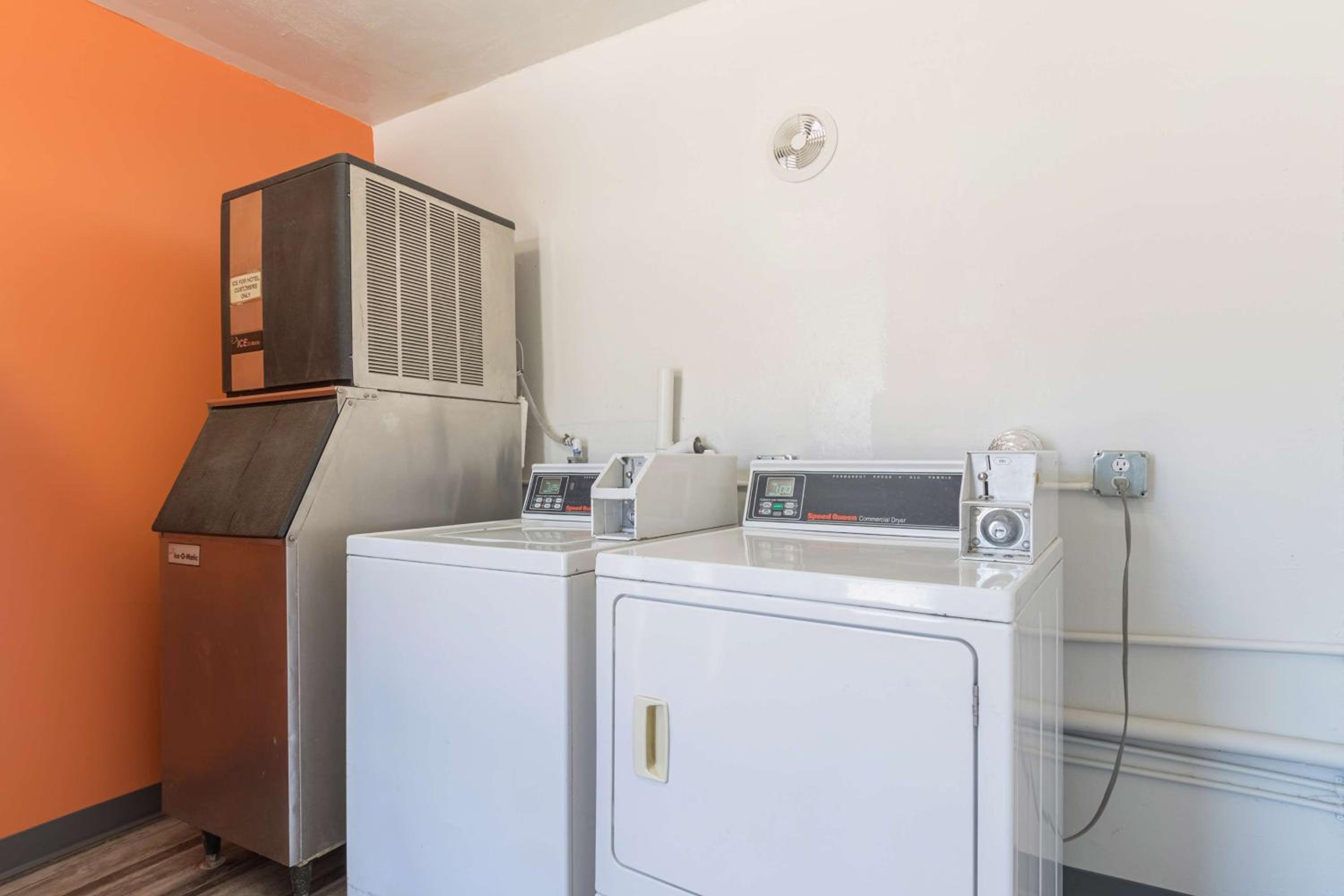 Barstow Vacations - Motel 6-Barstow, CA - Route 66 - Property Image 3