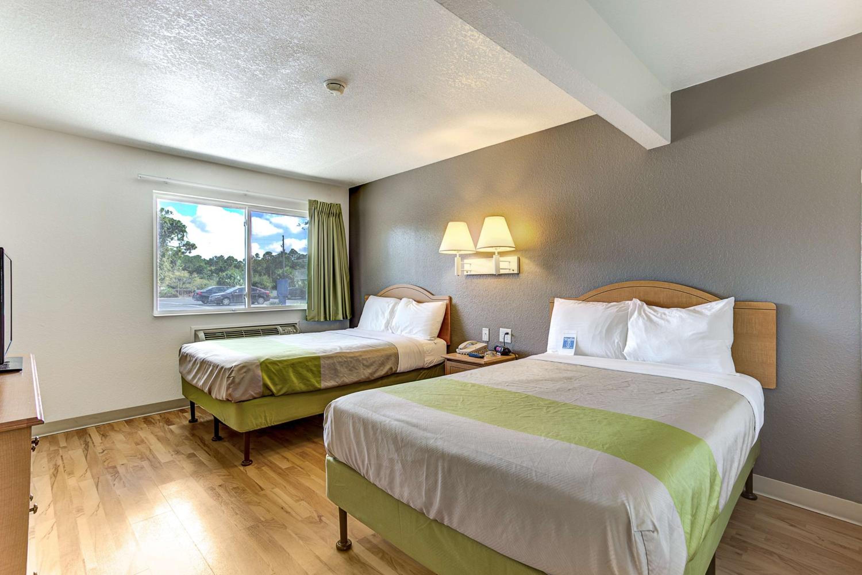 Studio 6 Extended Stay - Kissimmee, FL - Orlando