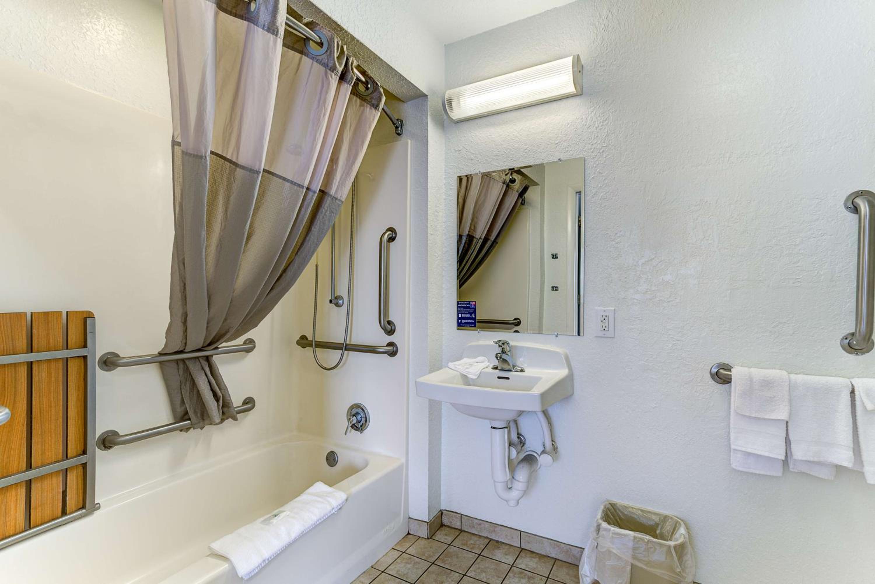 Studio 6 Extended Stay - Kissimmee, FL - Orlando
