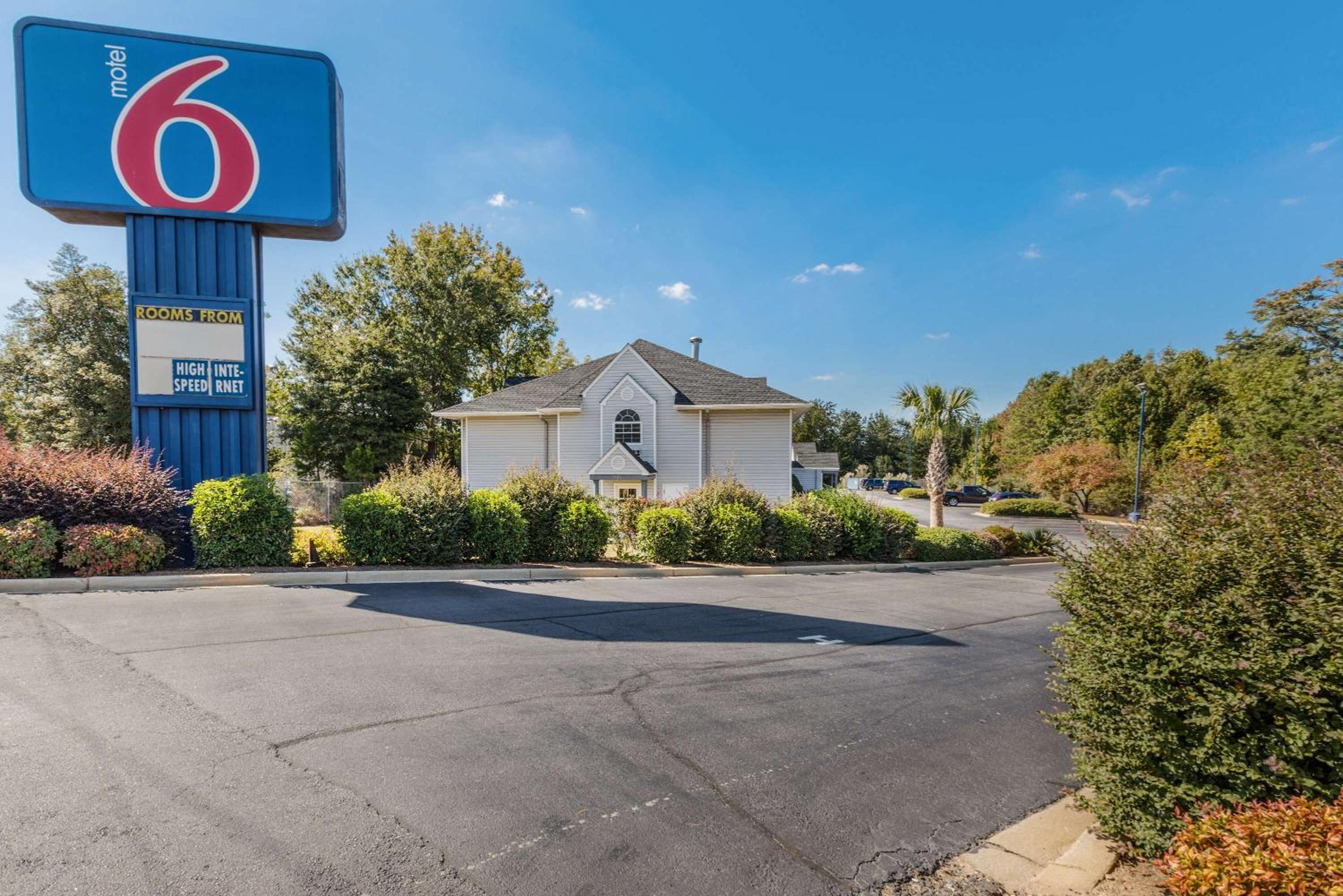 Hotel Motel 6-Simpsonville, SC - Greenville - Image 1