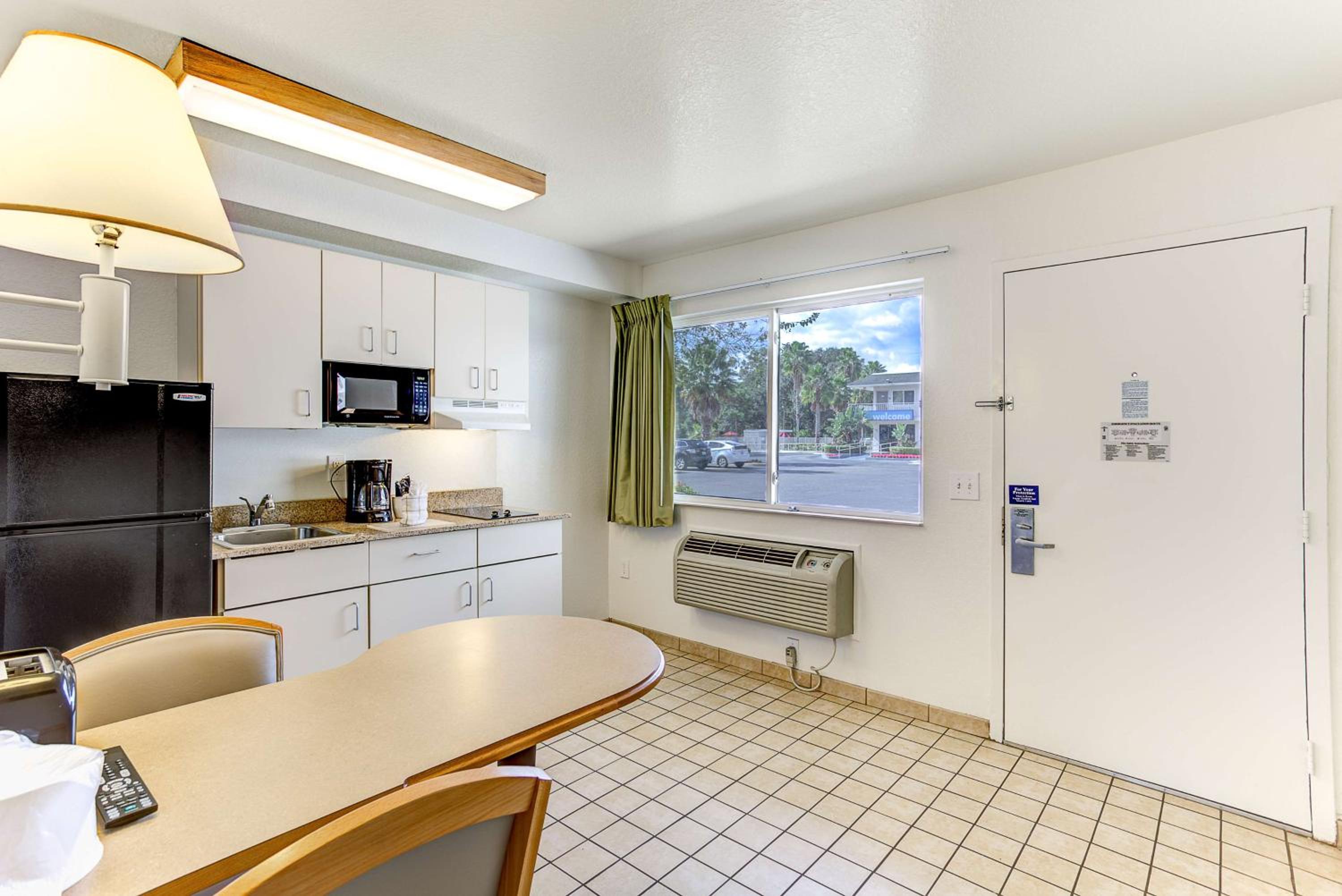 Studio 6 Extended Stay - Kissimmee, FL - Orlando