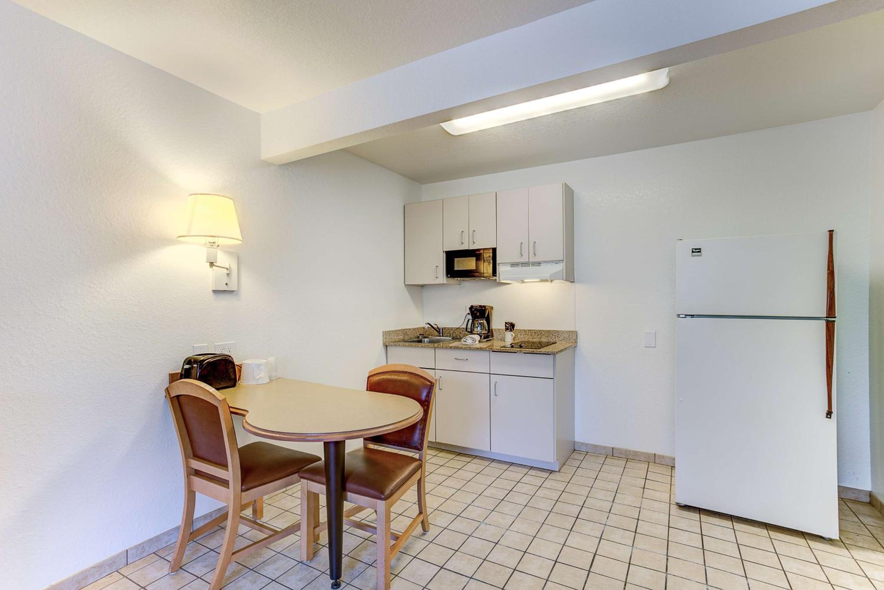 Studio 6 Extended Stay - Kissimmee, FL - Orlando