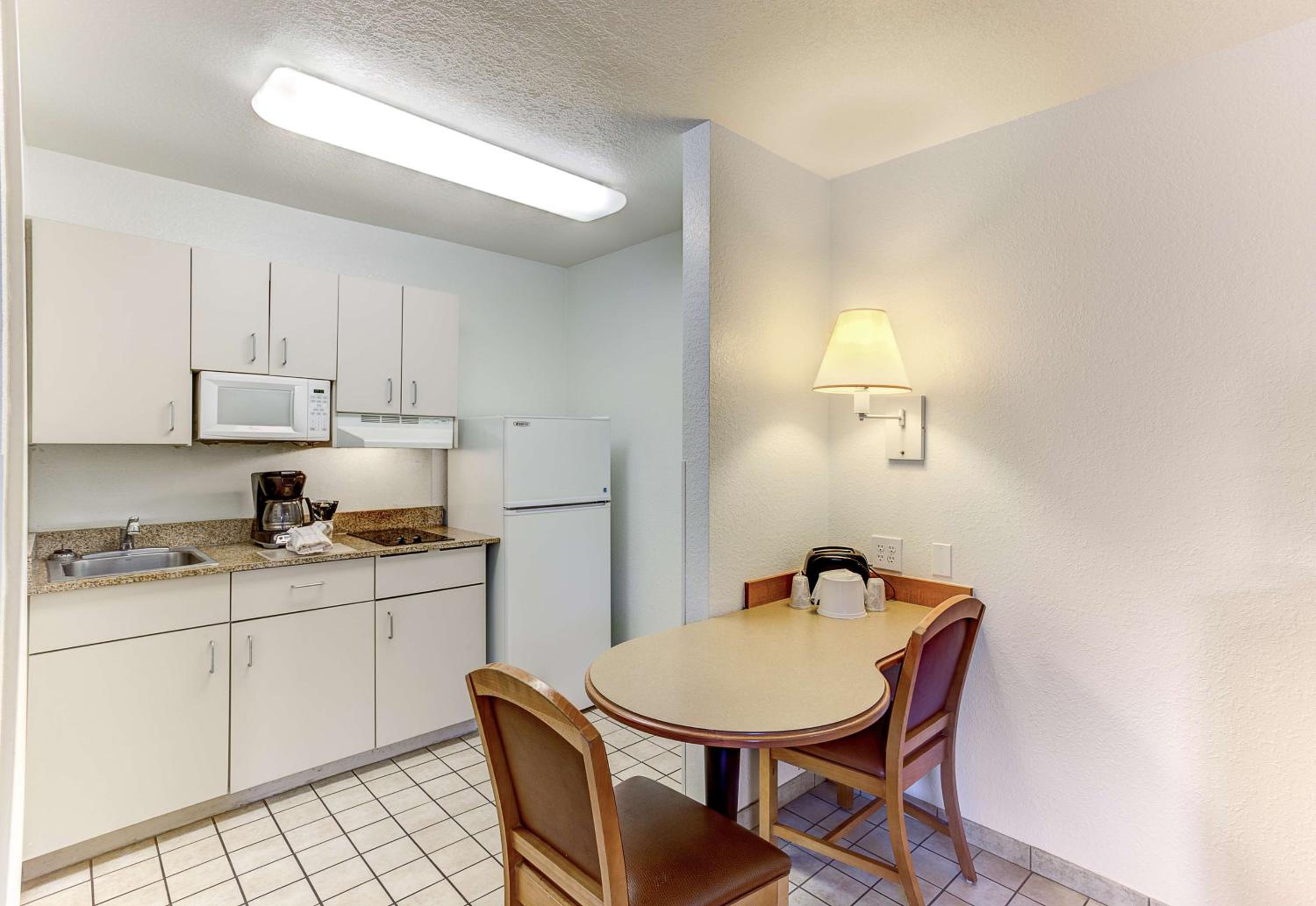Studio 6 Extended Stay - Kissimmee, FL - Orlando