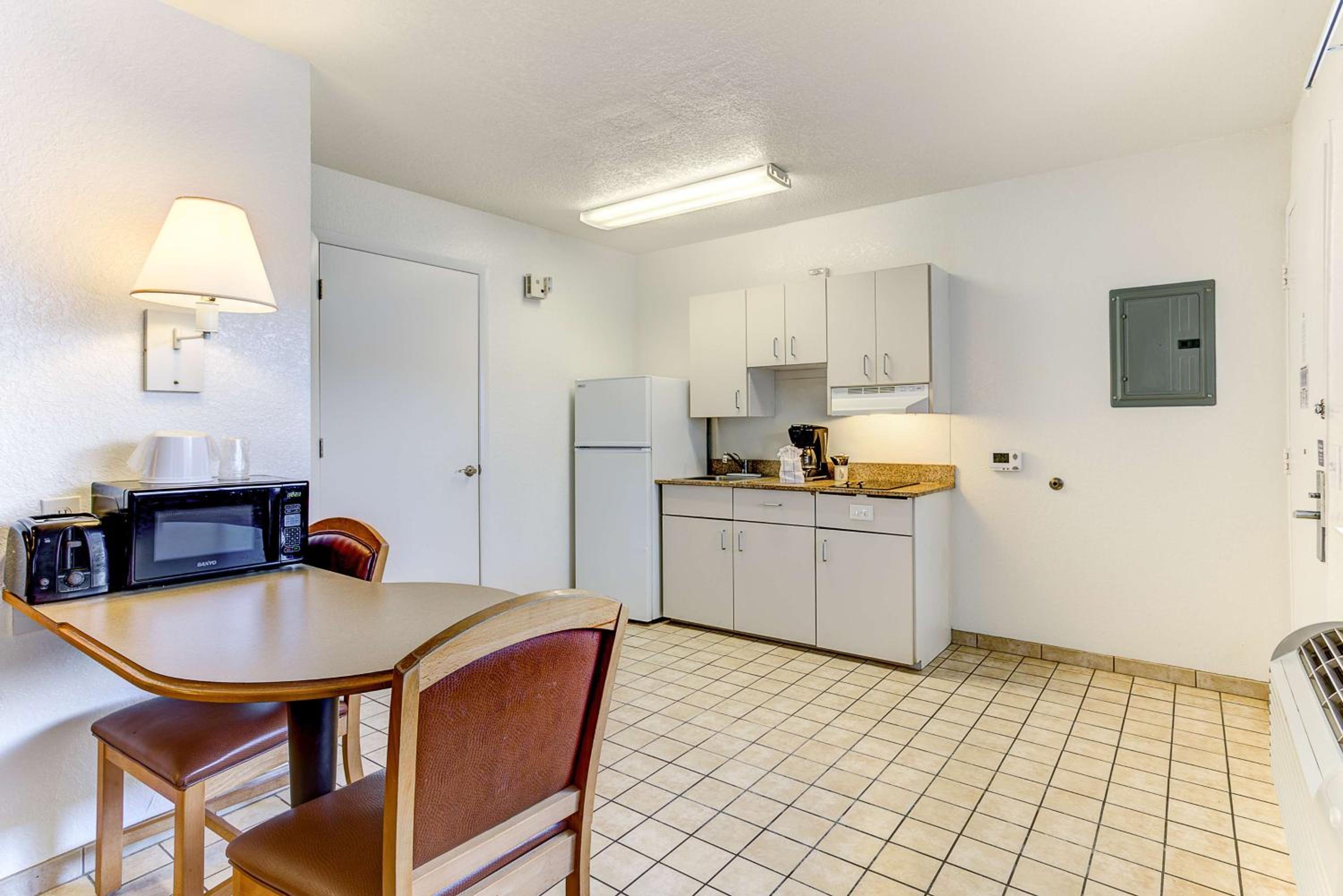 Studio 6 Extended Stay - Kissimmee, FL - Orlando