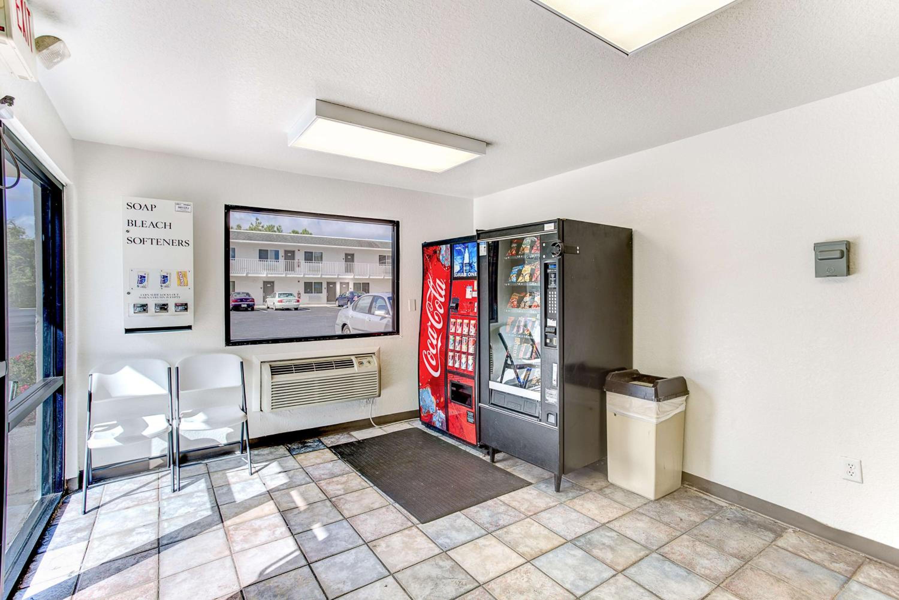 Studio 6 Extended Stay - Kissimmee, FL - Orlando