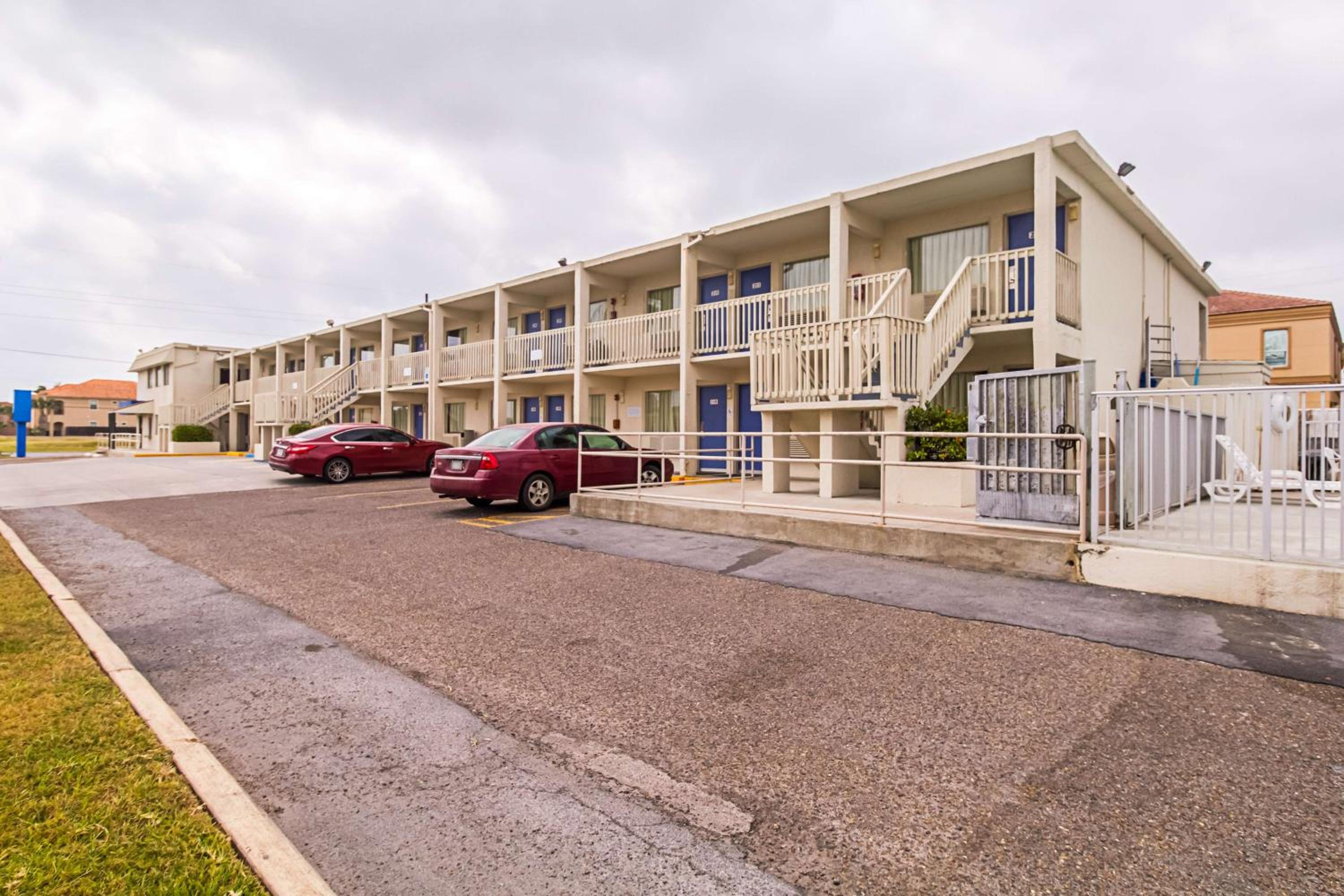 Hotel Ocean Inn South Padre Island - Image 1