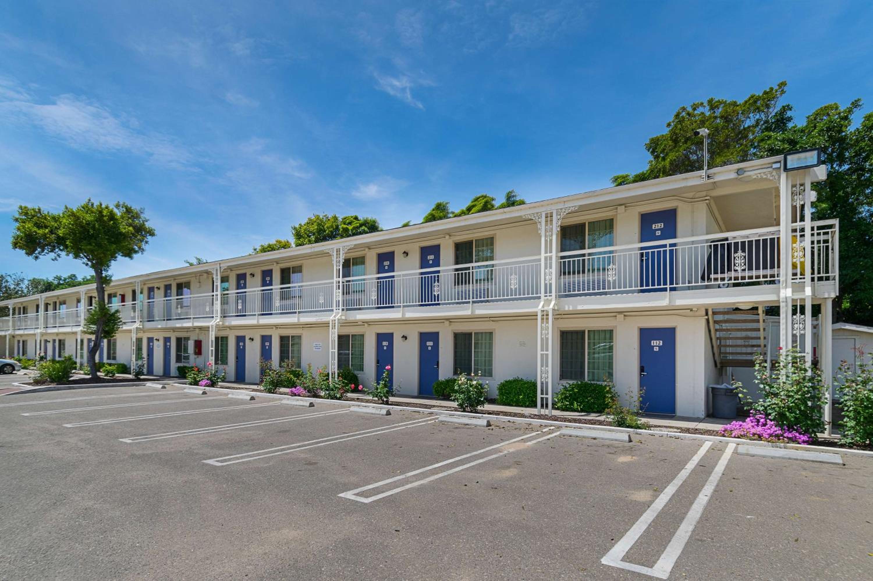 Motel 6-Santa Maria, CA - South view 2