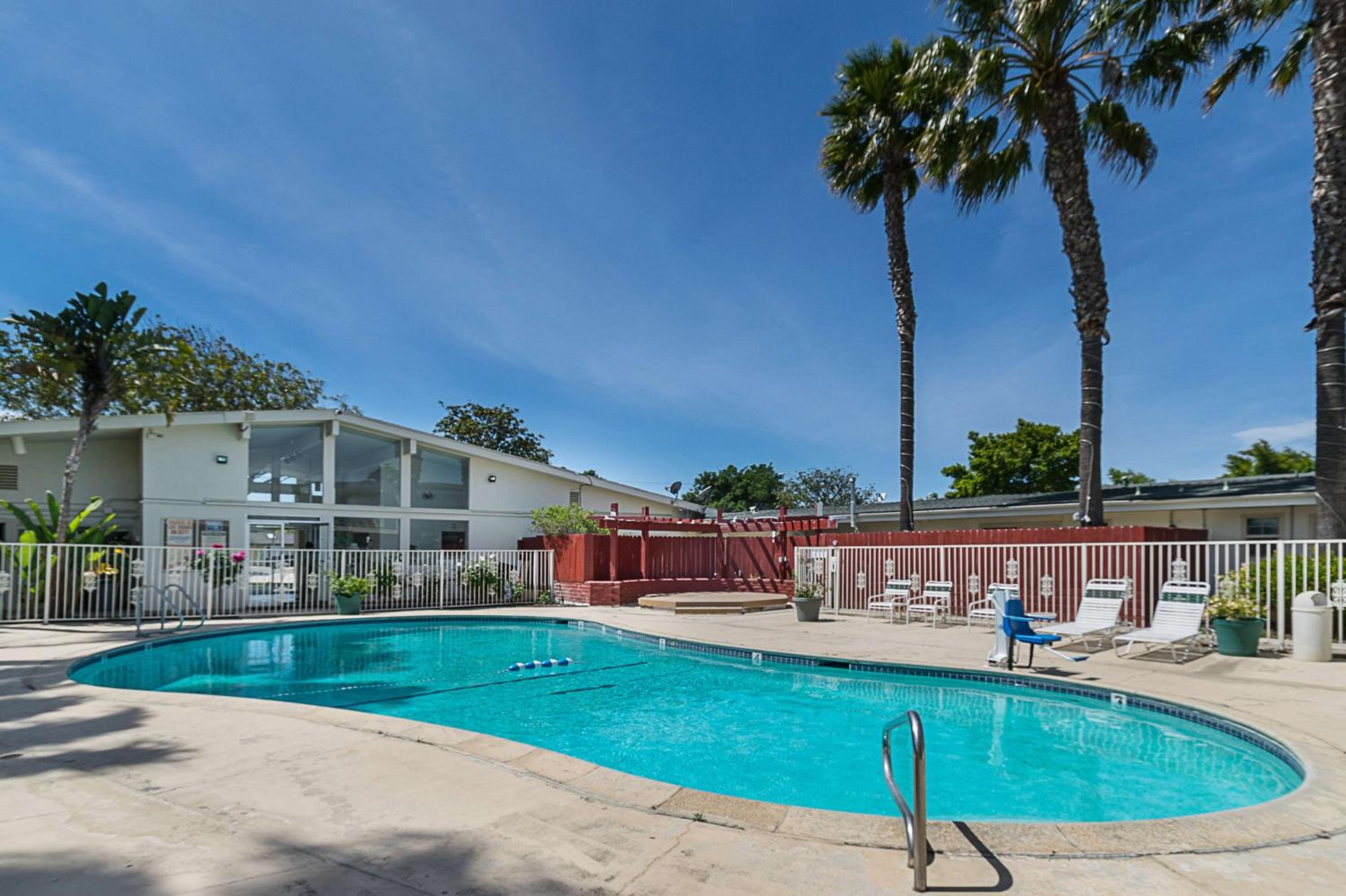 Motel 6-Santa Maria, CA - South view 5