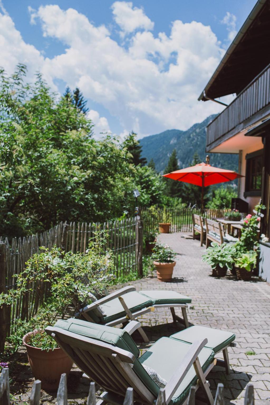 Dreimäderlhaus am Berg view 2