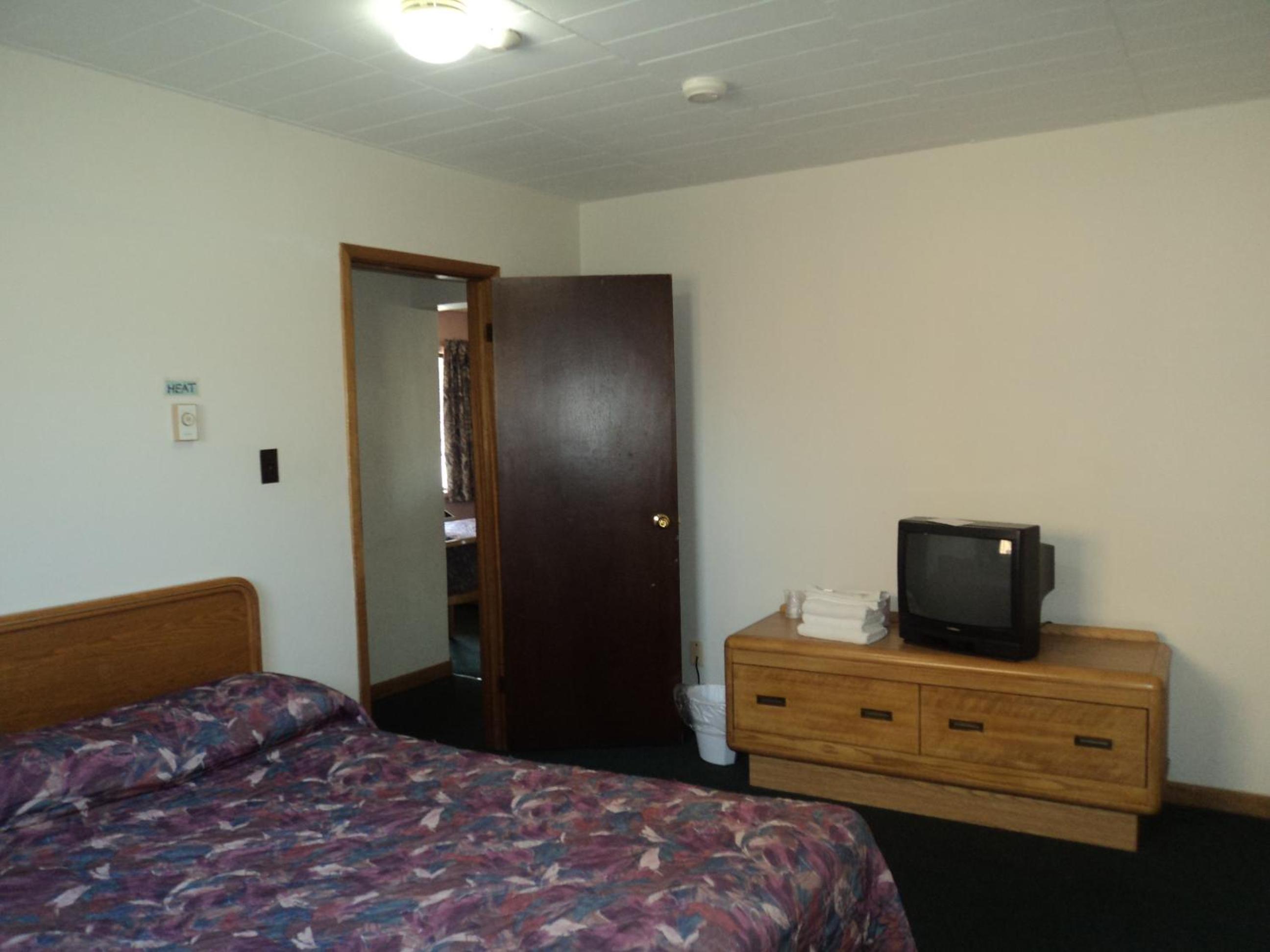 Oasis Motel by The Falls - Image 2