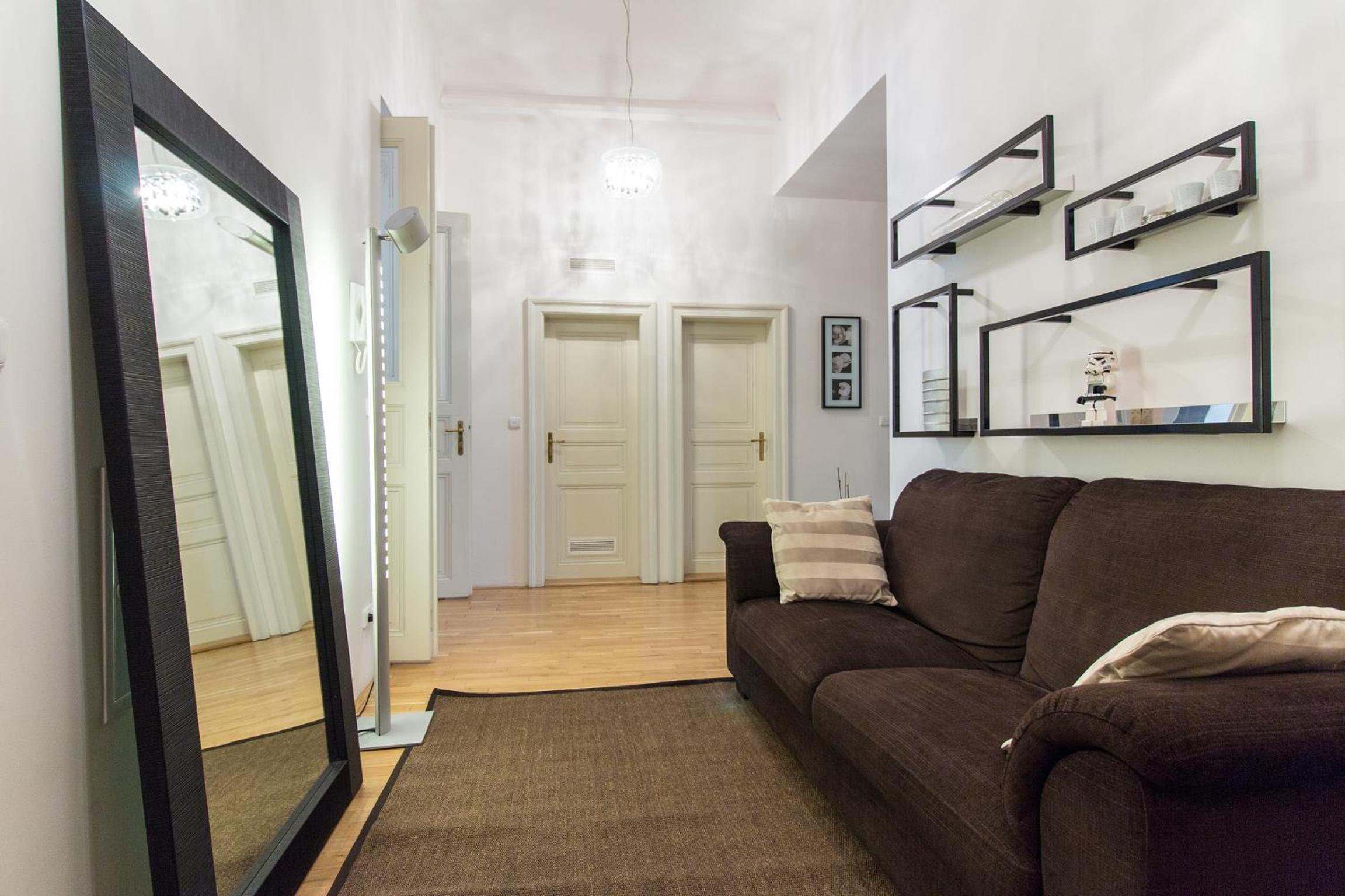 Spacious 3BR Apartment in Lesser Town by EasyBNB Premium