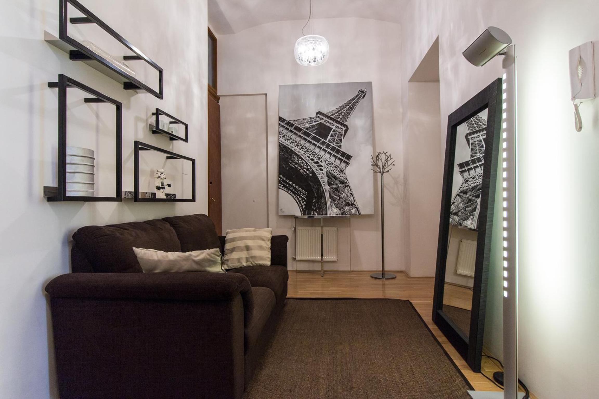 Spacious 3BR Apartment in Lesser Town by EasyBNB Premium
