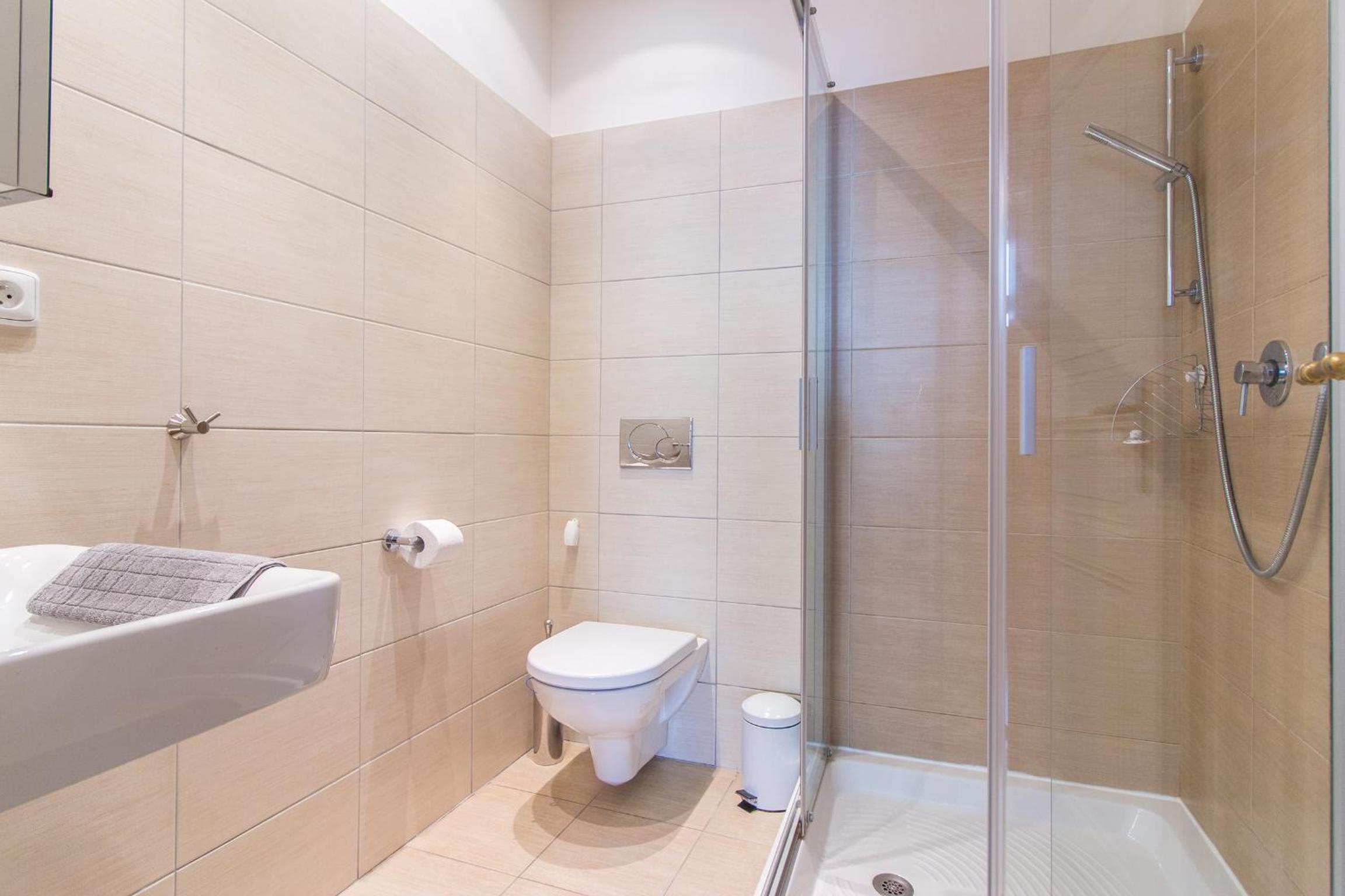 Spacious 3BR Apartment in Lesser Town by EasyBNB Premium
