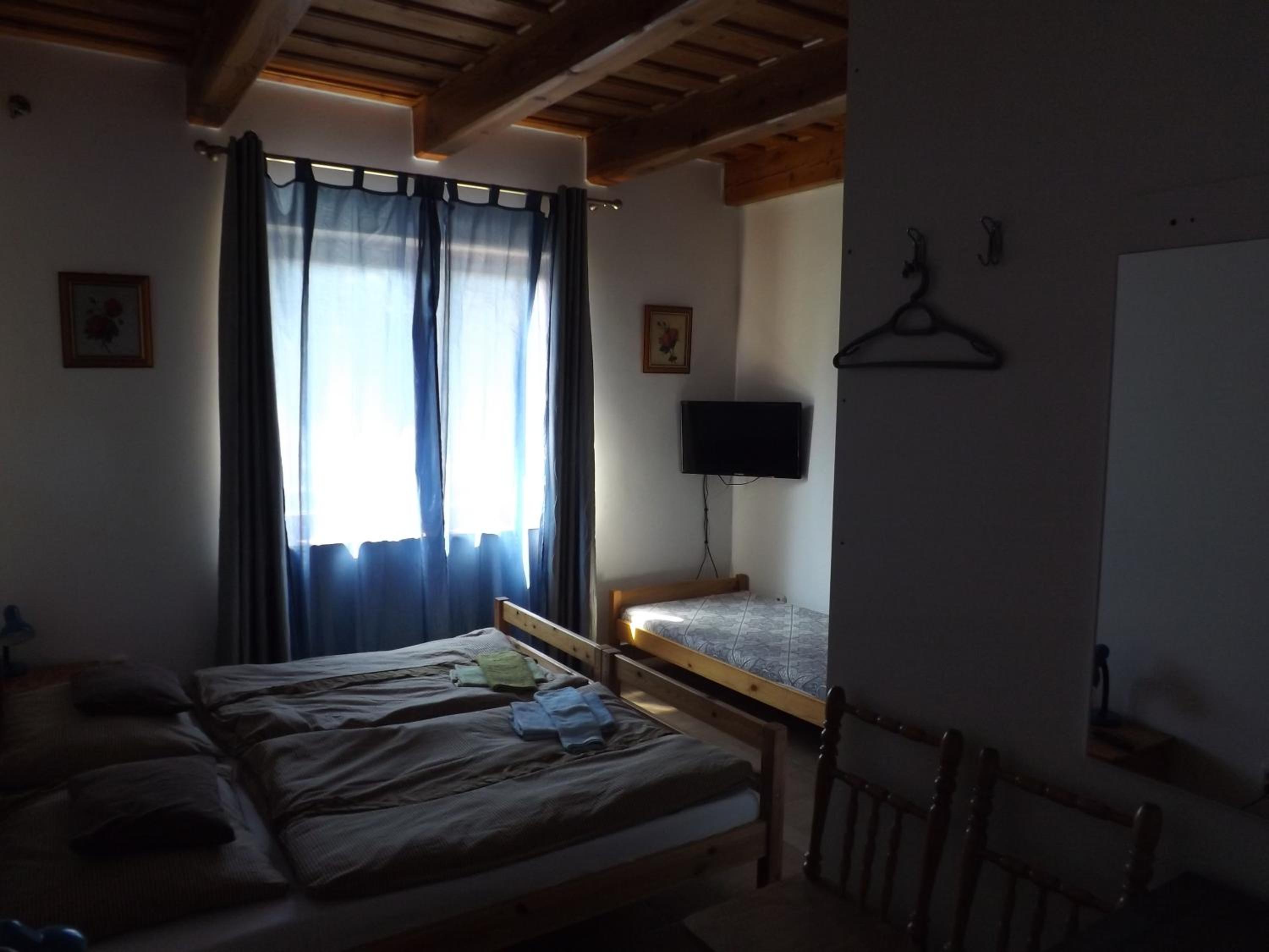 Photo 33