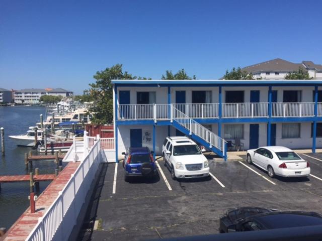 Islander Motel