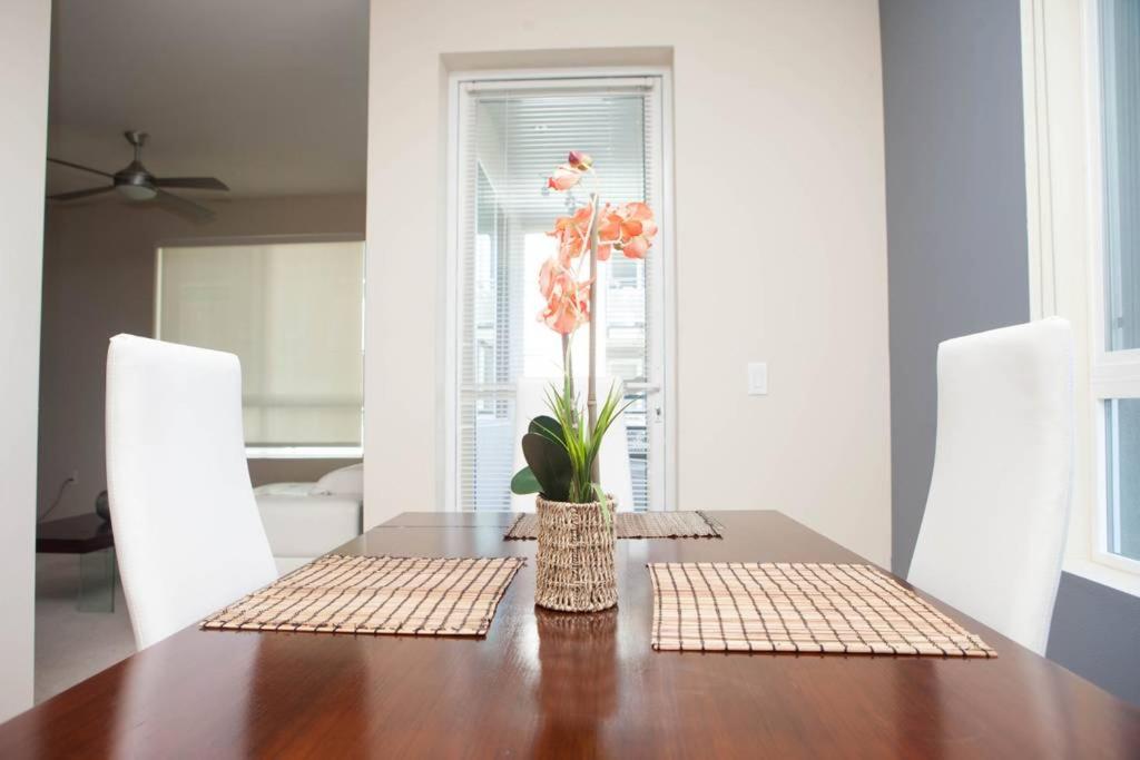 Miracle Mile Apartments - Image 3