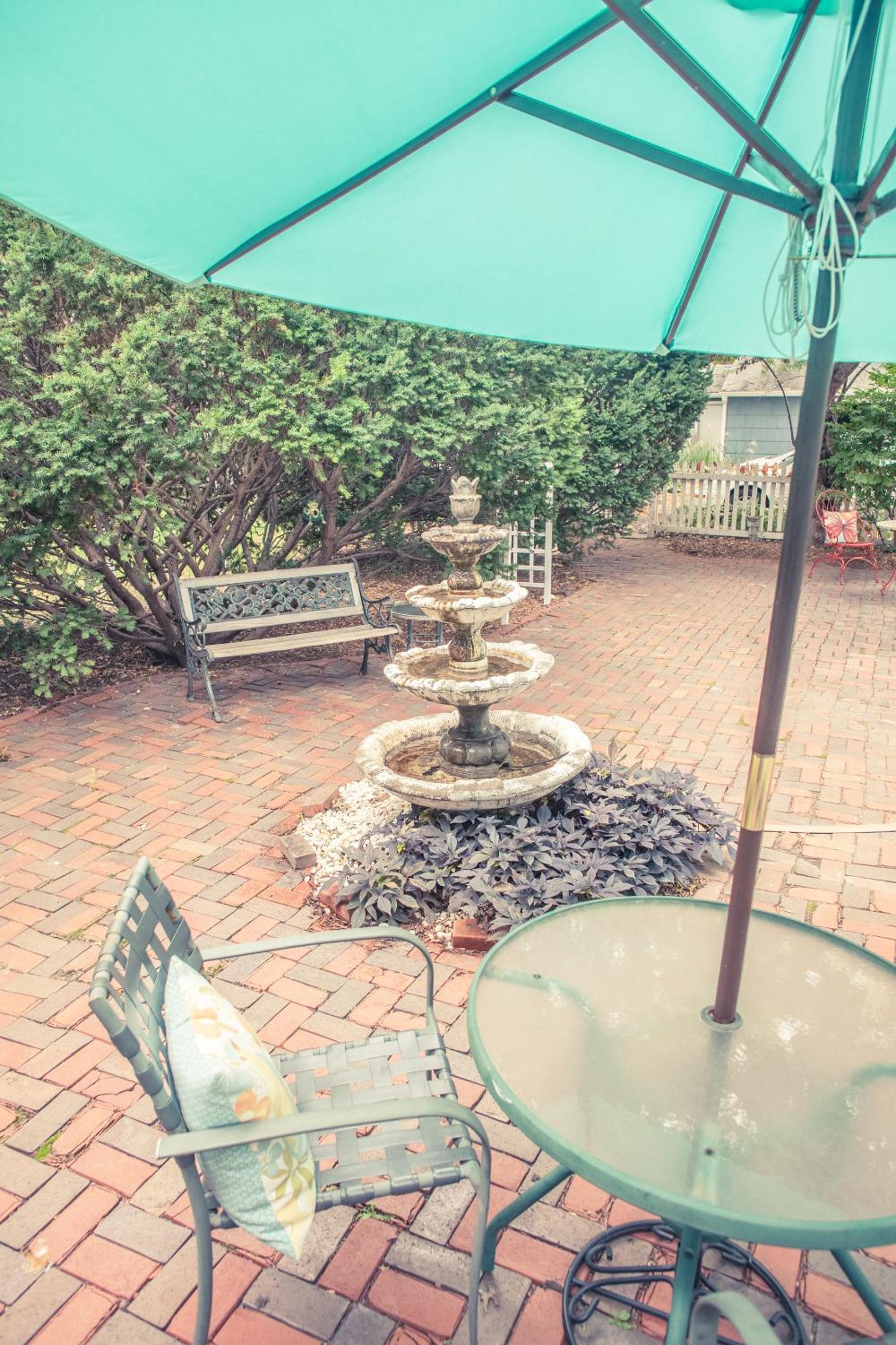 Silver Heart Inn & Cottages