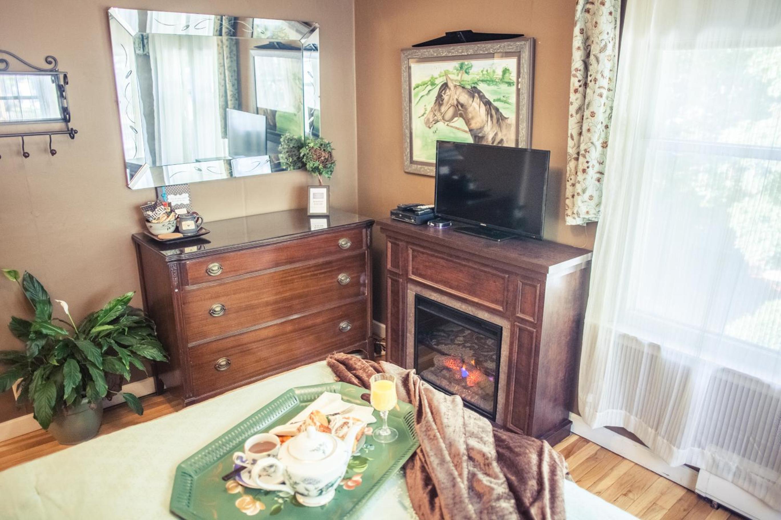 Silver Heart Inn & Cottages