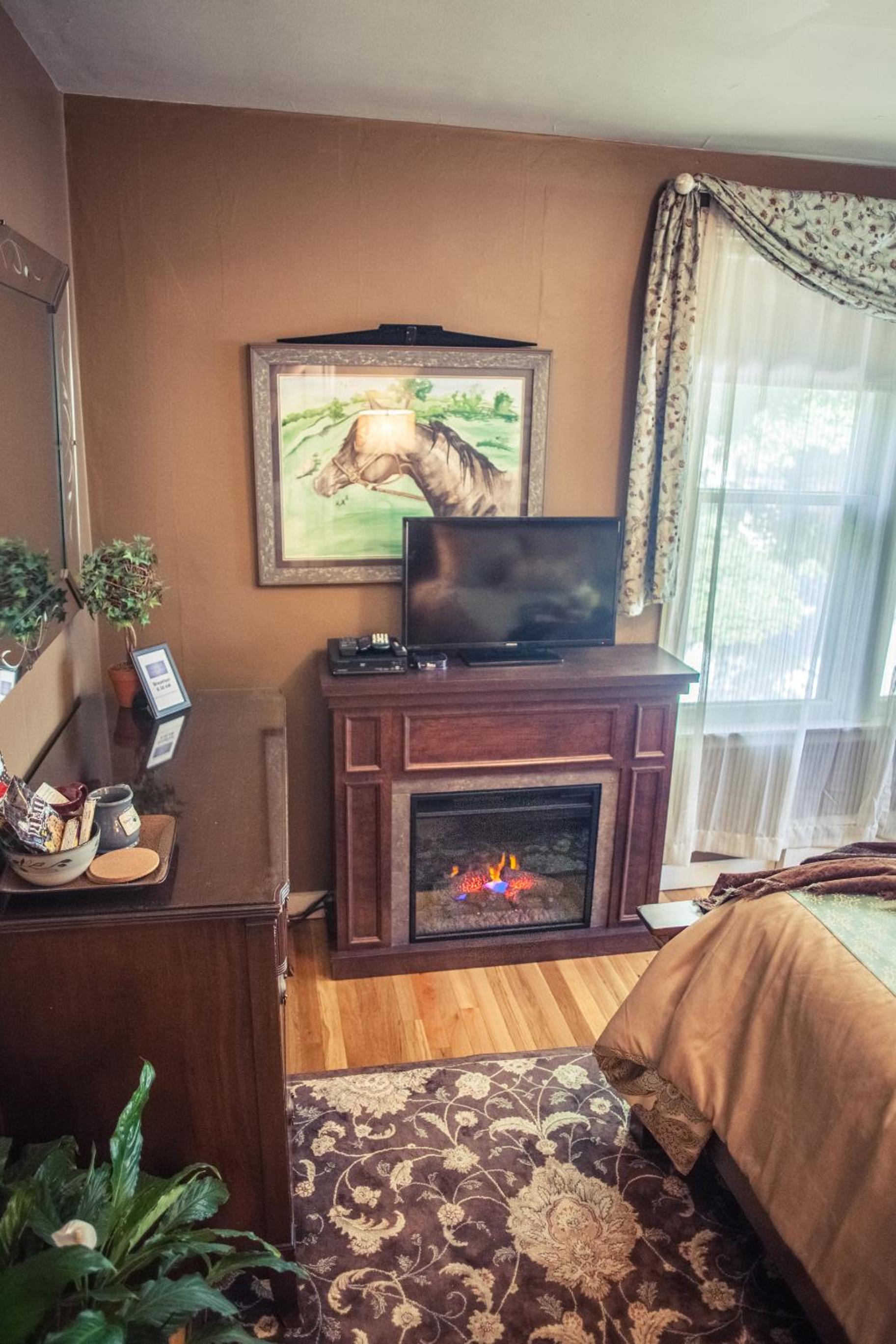 Silver Heart Inn & Cottages