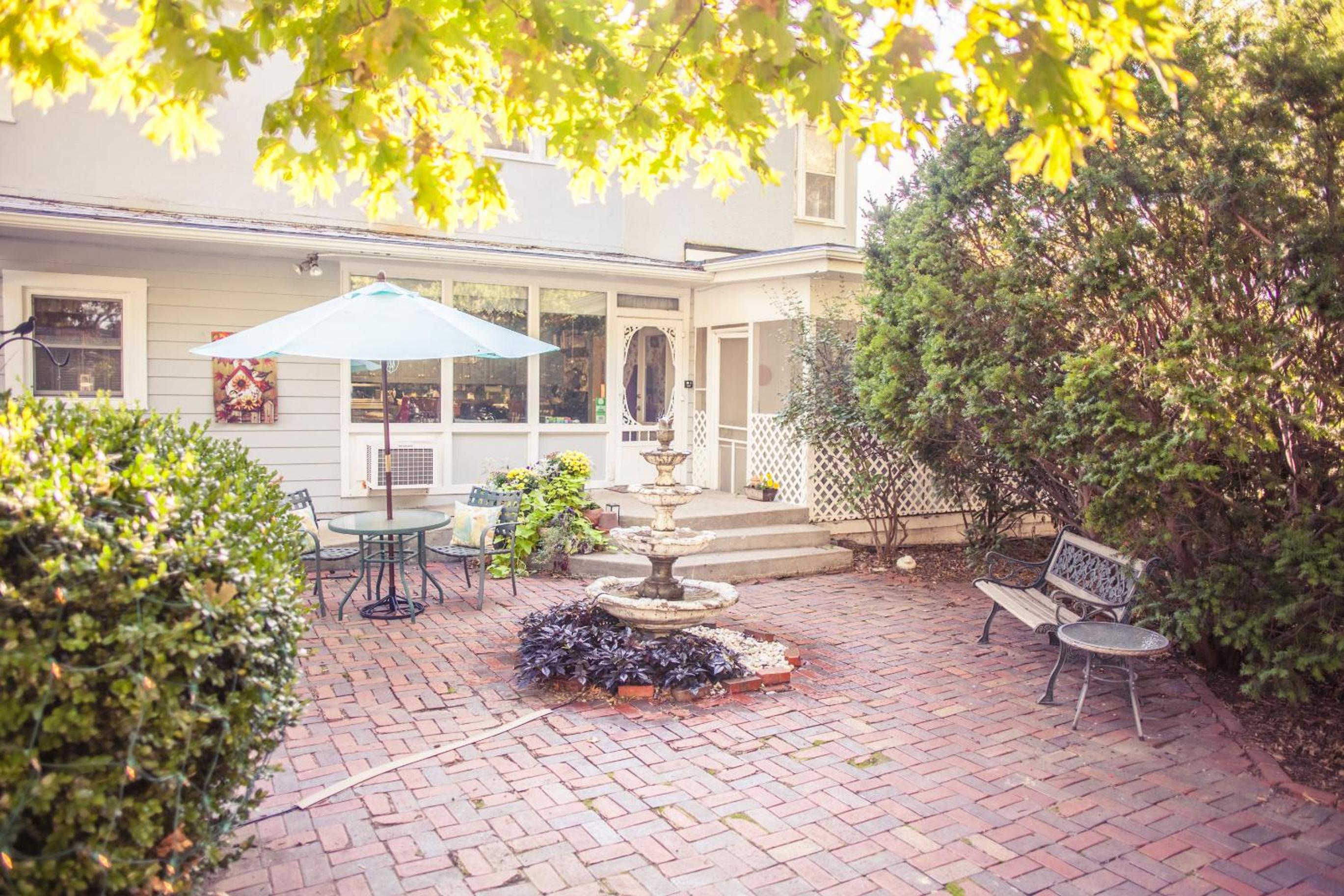 Silver Heart Inn & Cottages