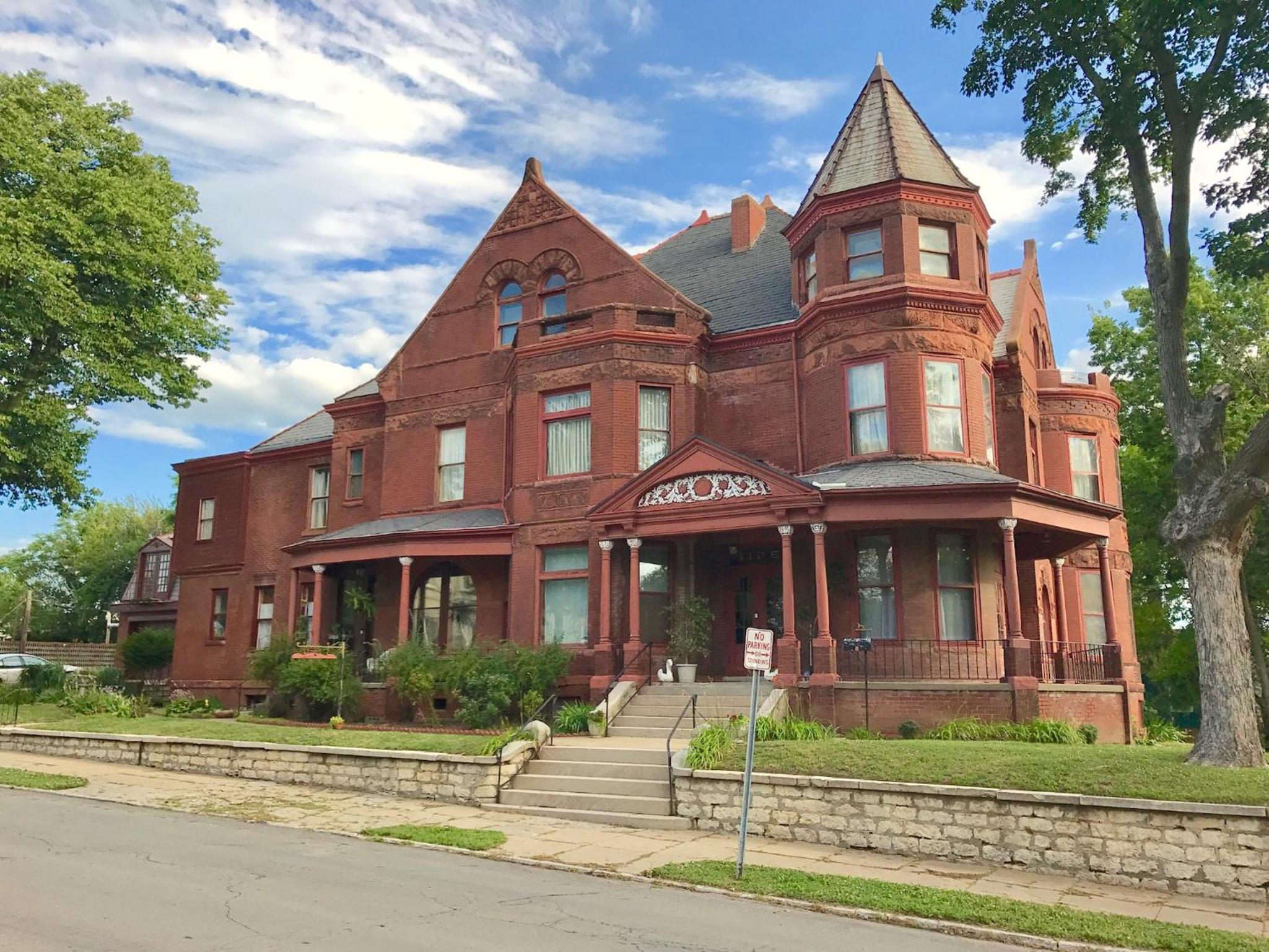 St Joseph Vacations - Vineyard Mansion Carriage House - Property Image 1