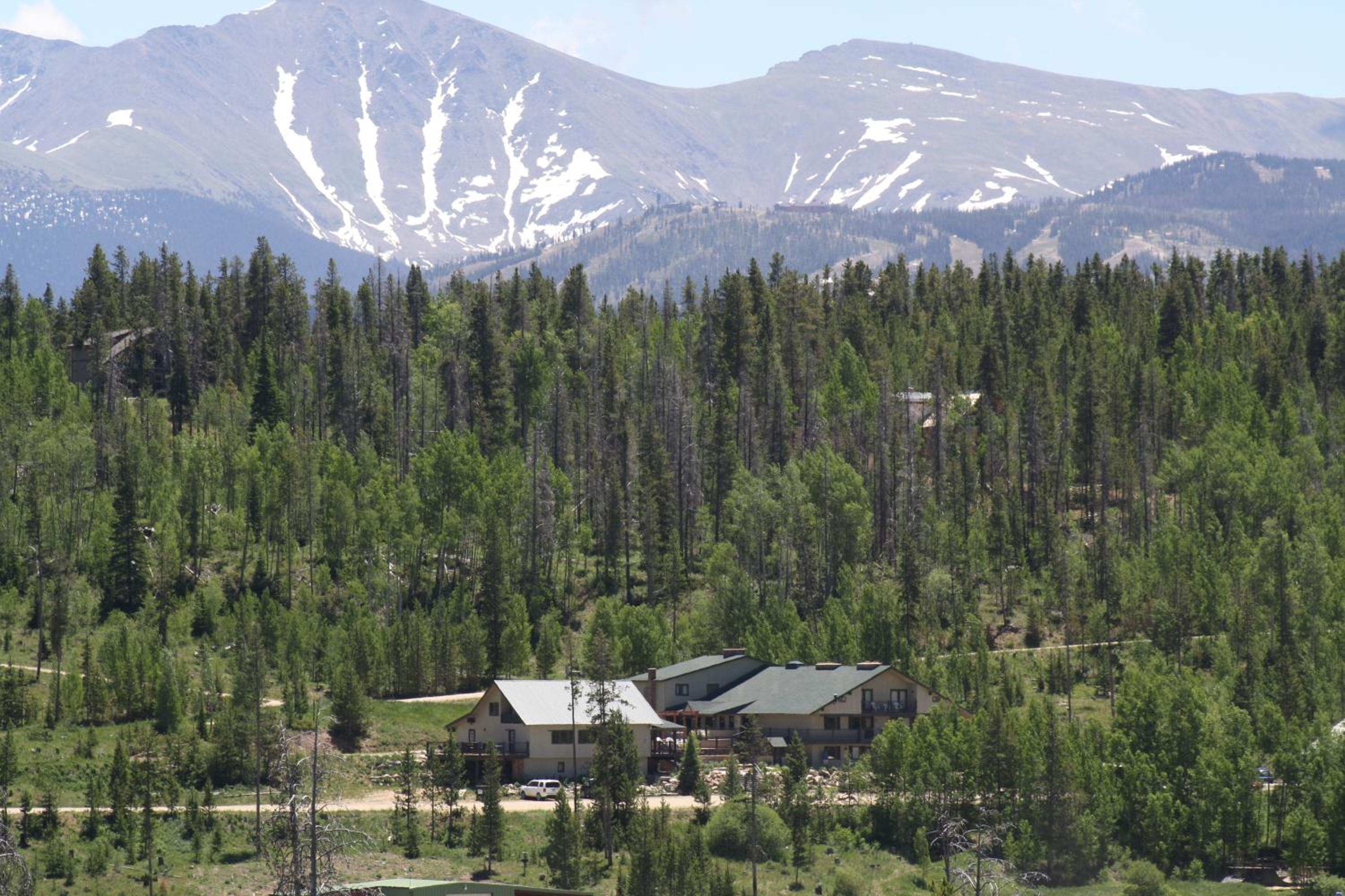 Hideaway Mountain Lodge view 3