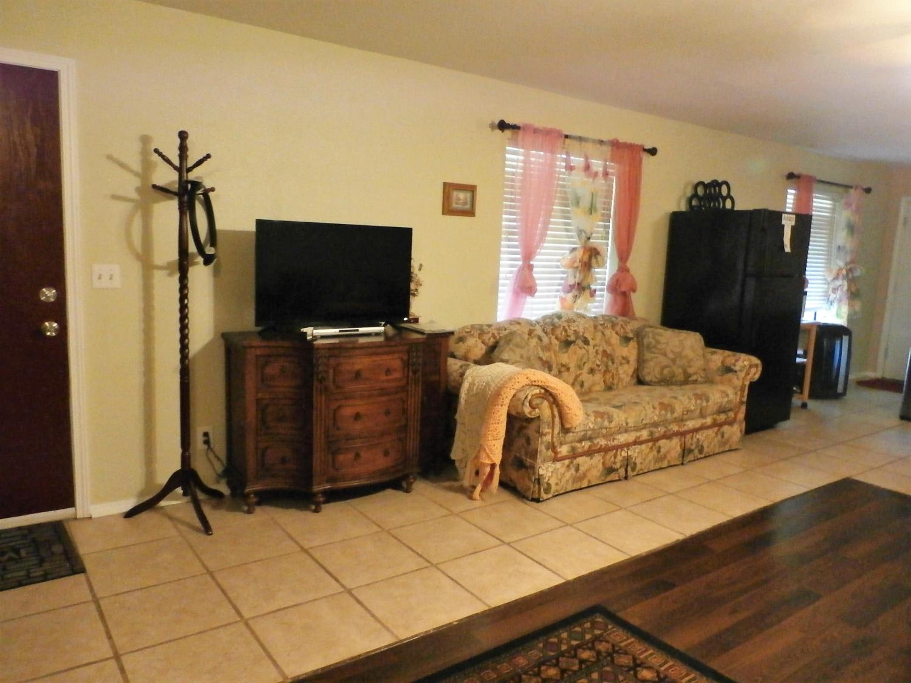 Charming Downstairs Unit view 4