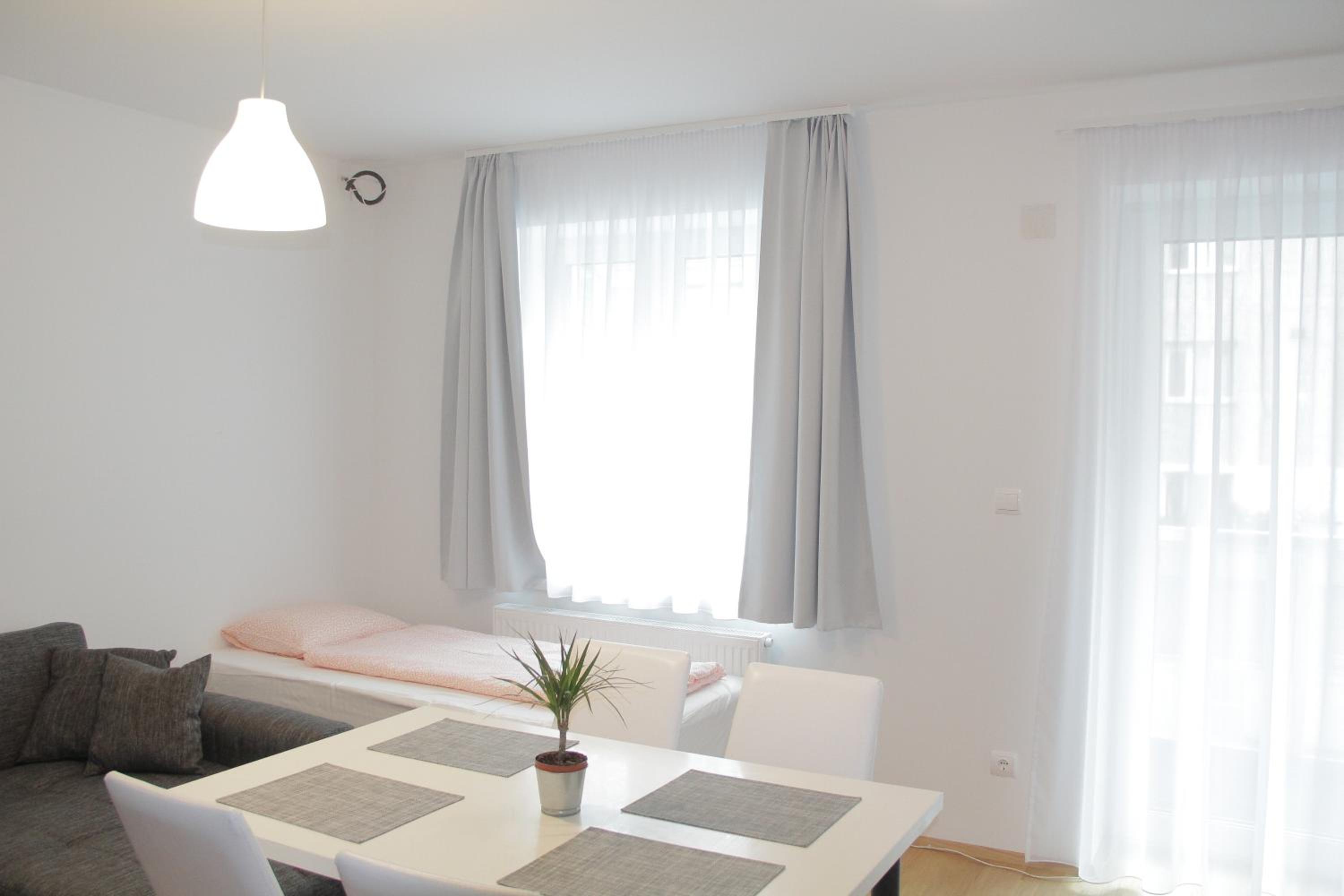 Hauptbahnhof Rooms