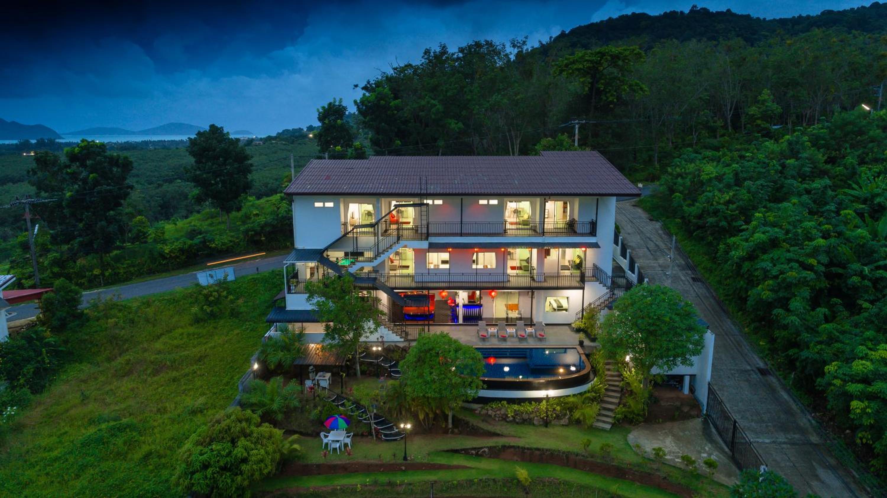 Spacious 8BR Private Pool Villa in Chalong