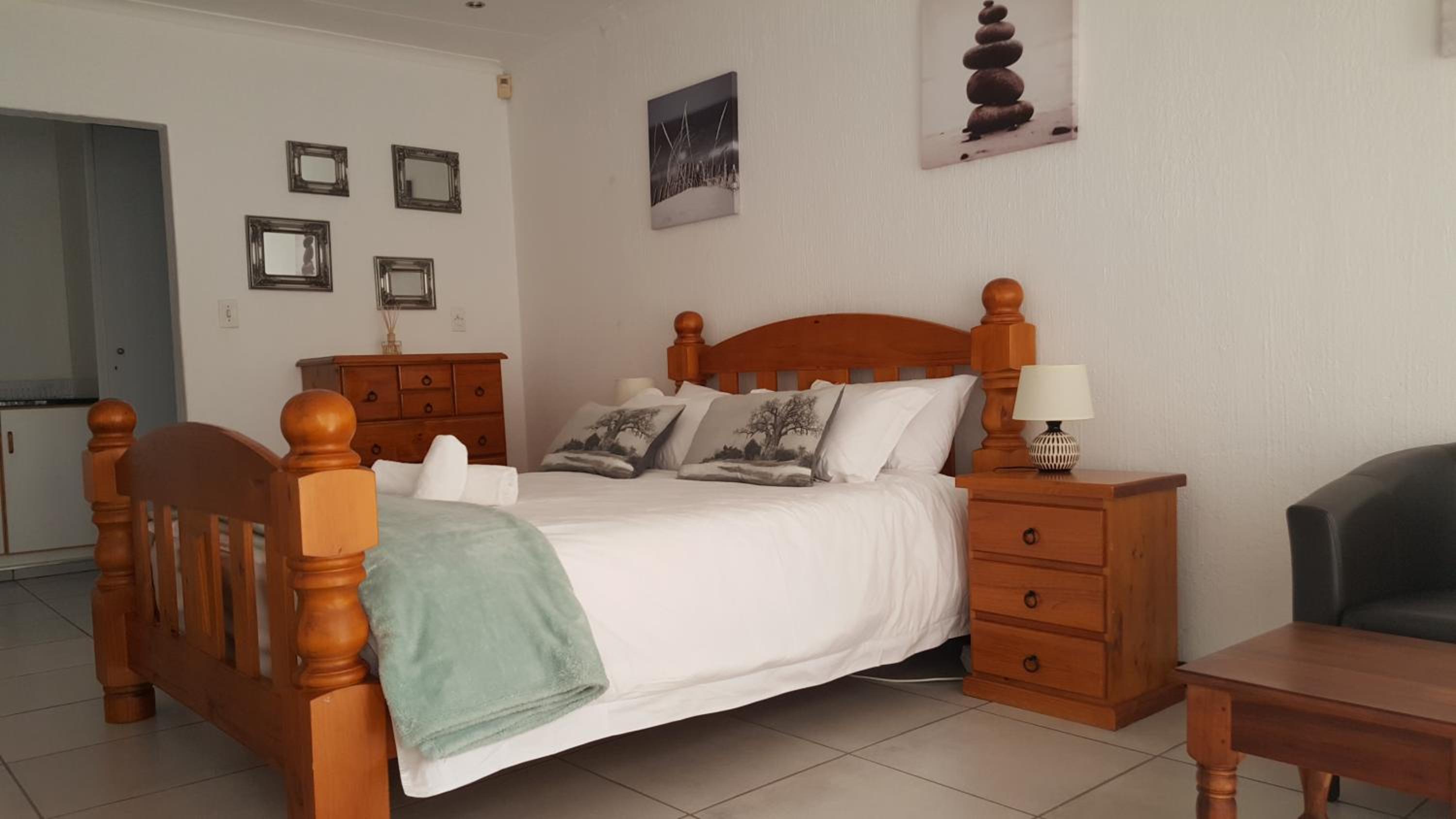 8 Ibis Lane Guest House
