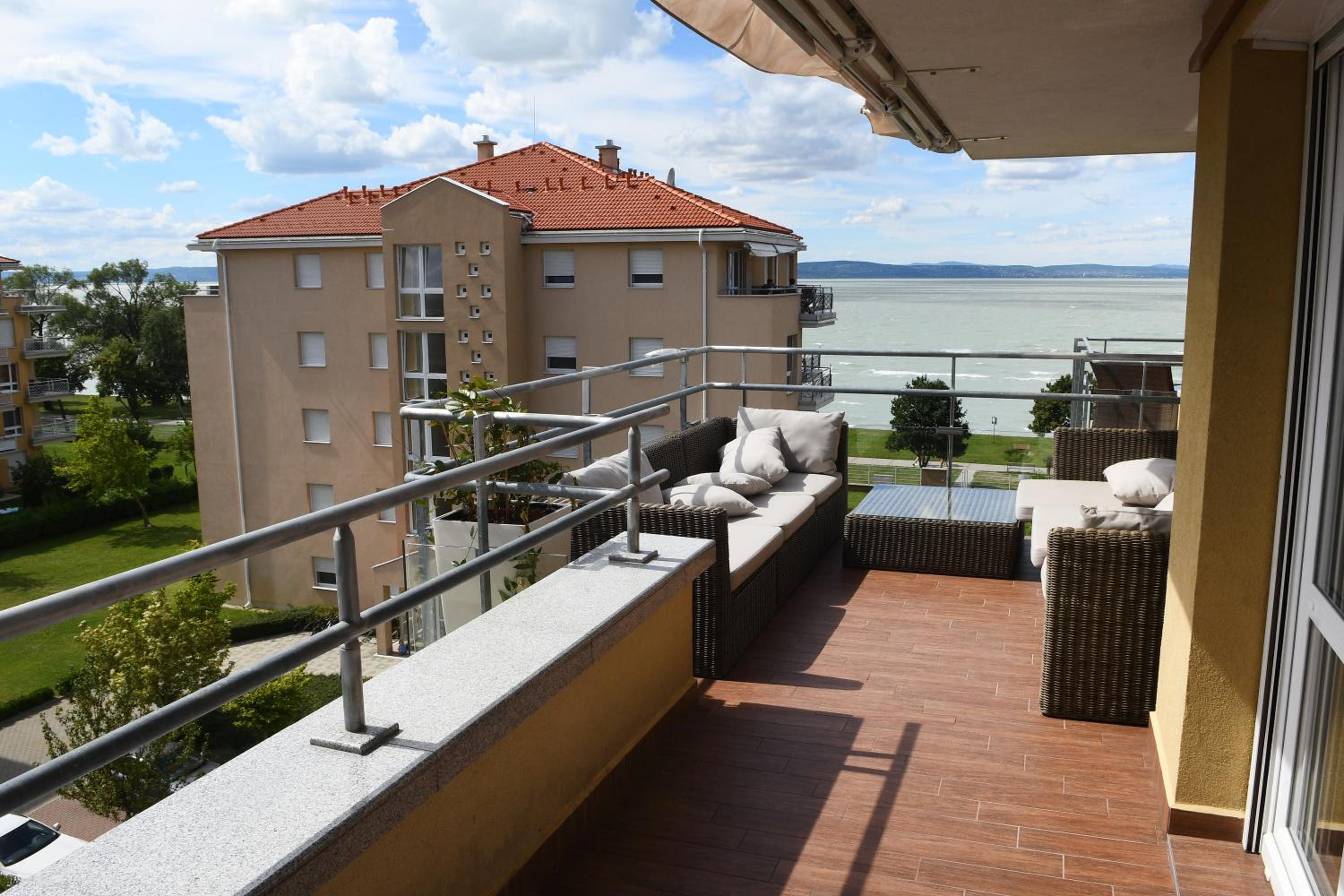 Hotel Panorama Penthouse Siófok - Image 1