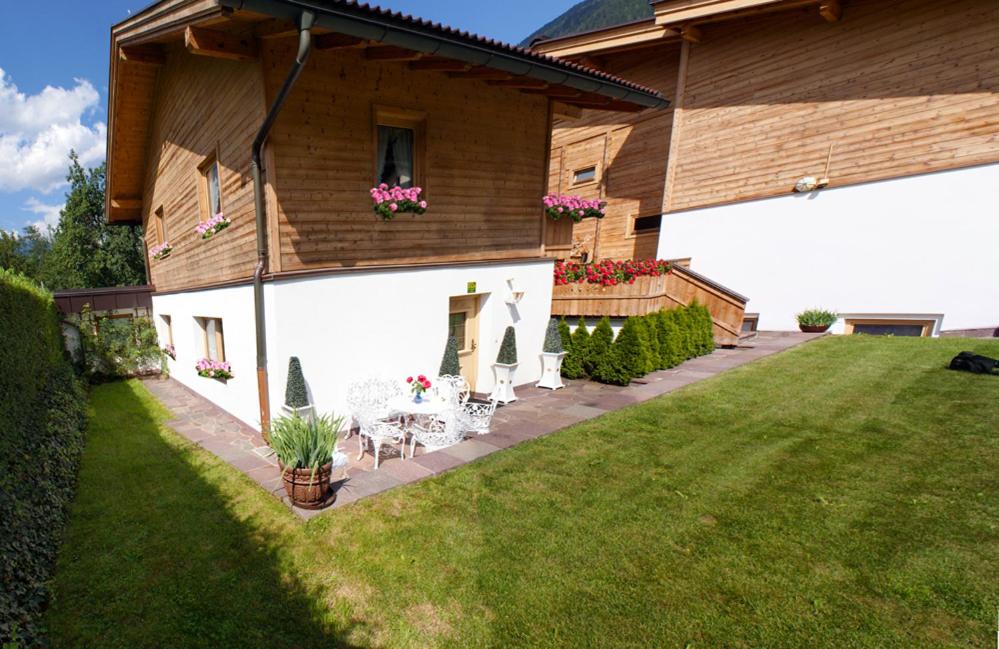 Chalet - Appartements Julitta view 3