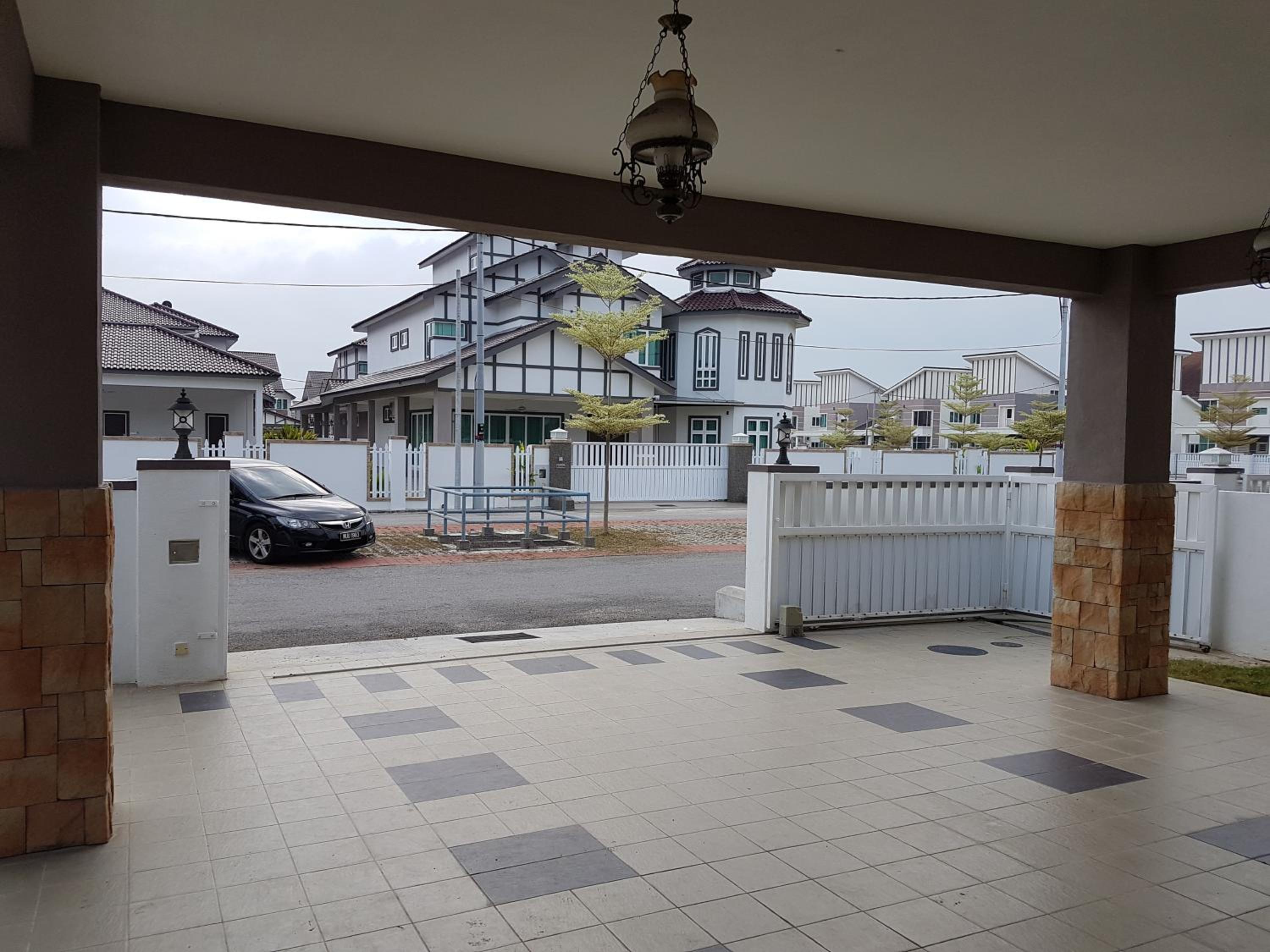 Sitiawan Homestay Entire Semi D house