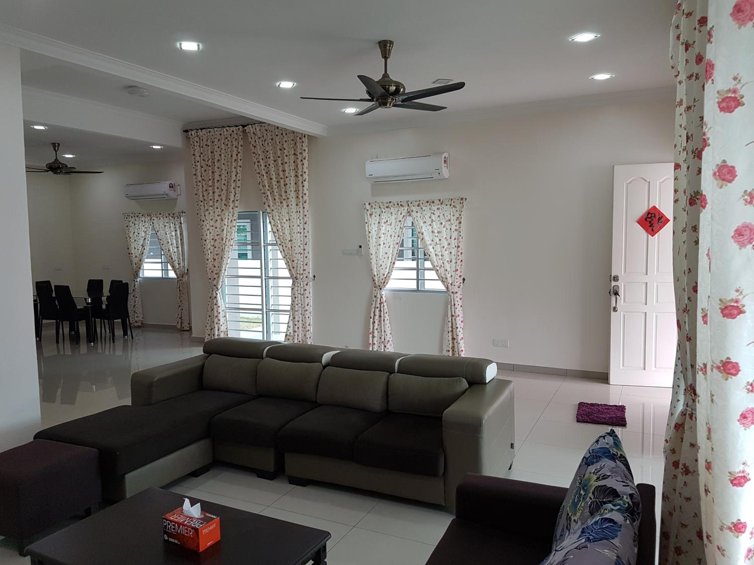 Sitiawan Homestay Entire Semi D house