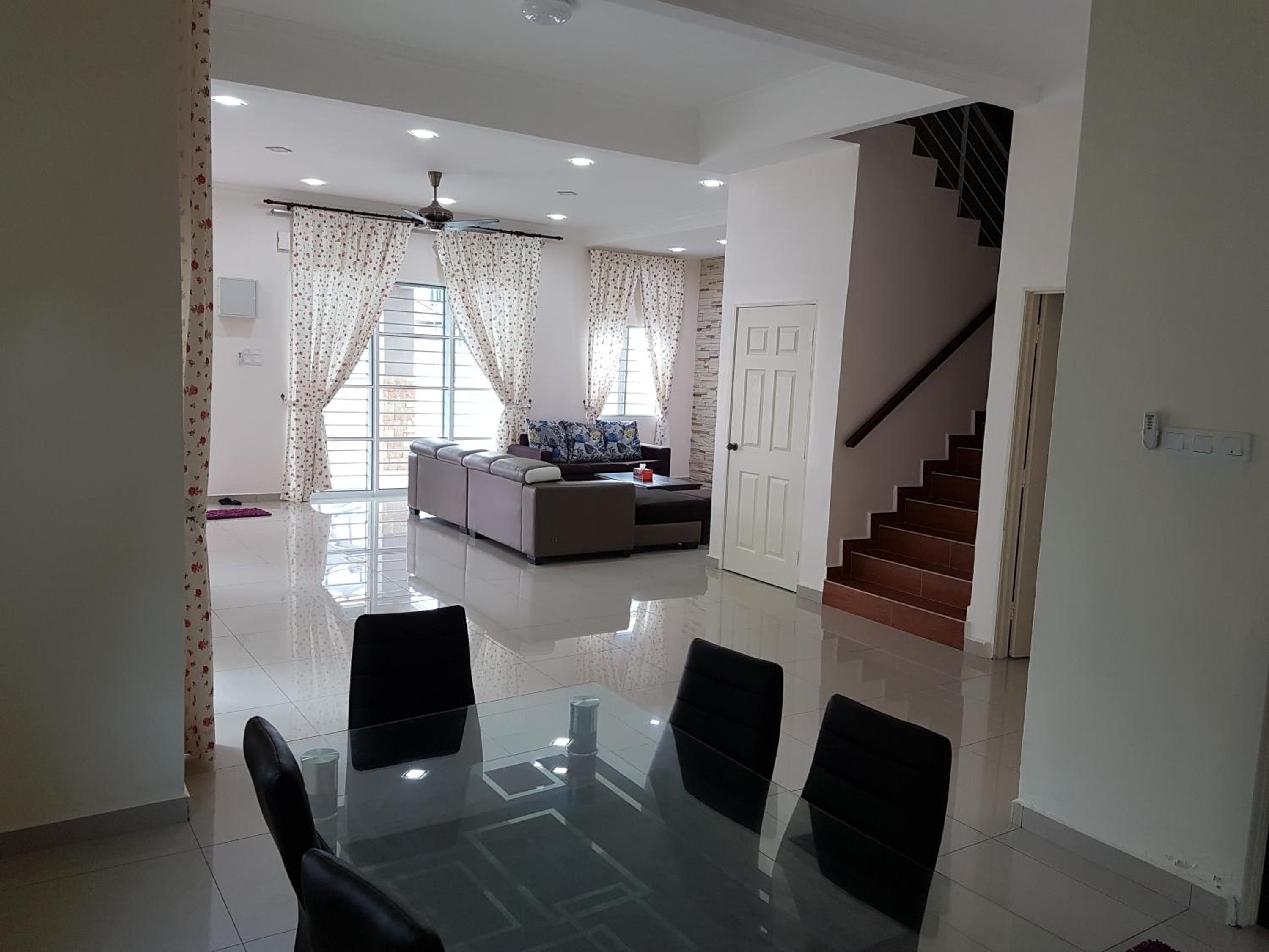 Sitiawan Homestay Entire Semi D house