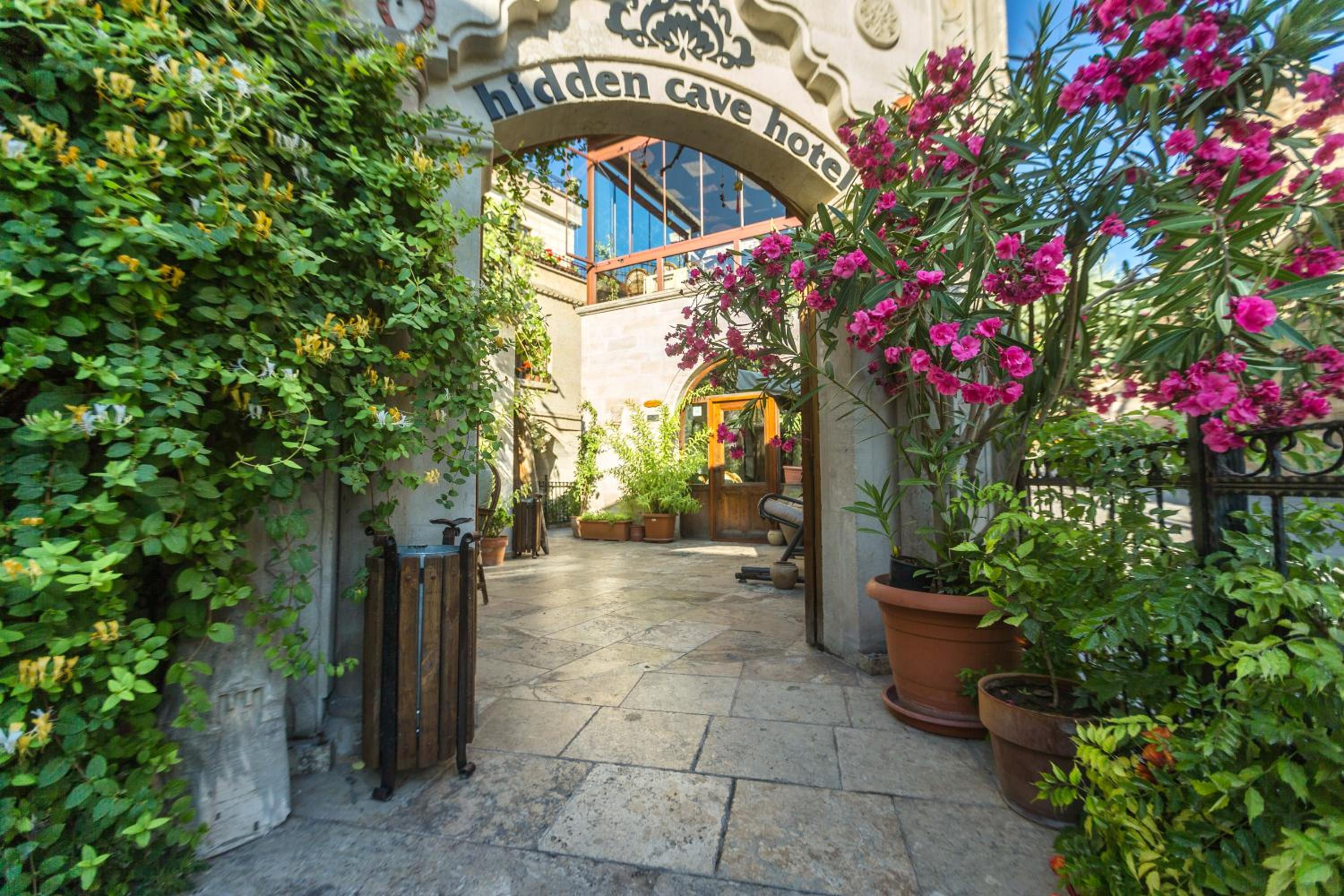 Hidden Cave Hotel - Image 114