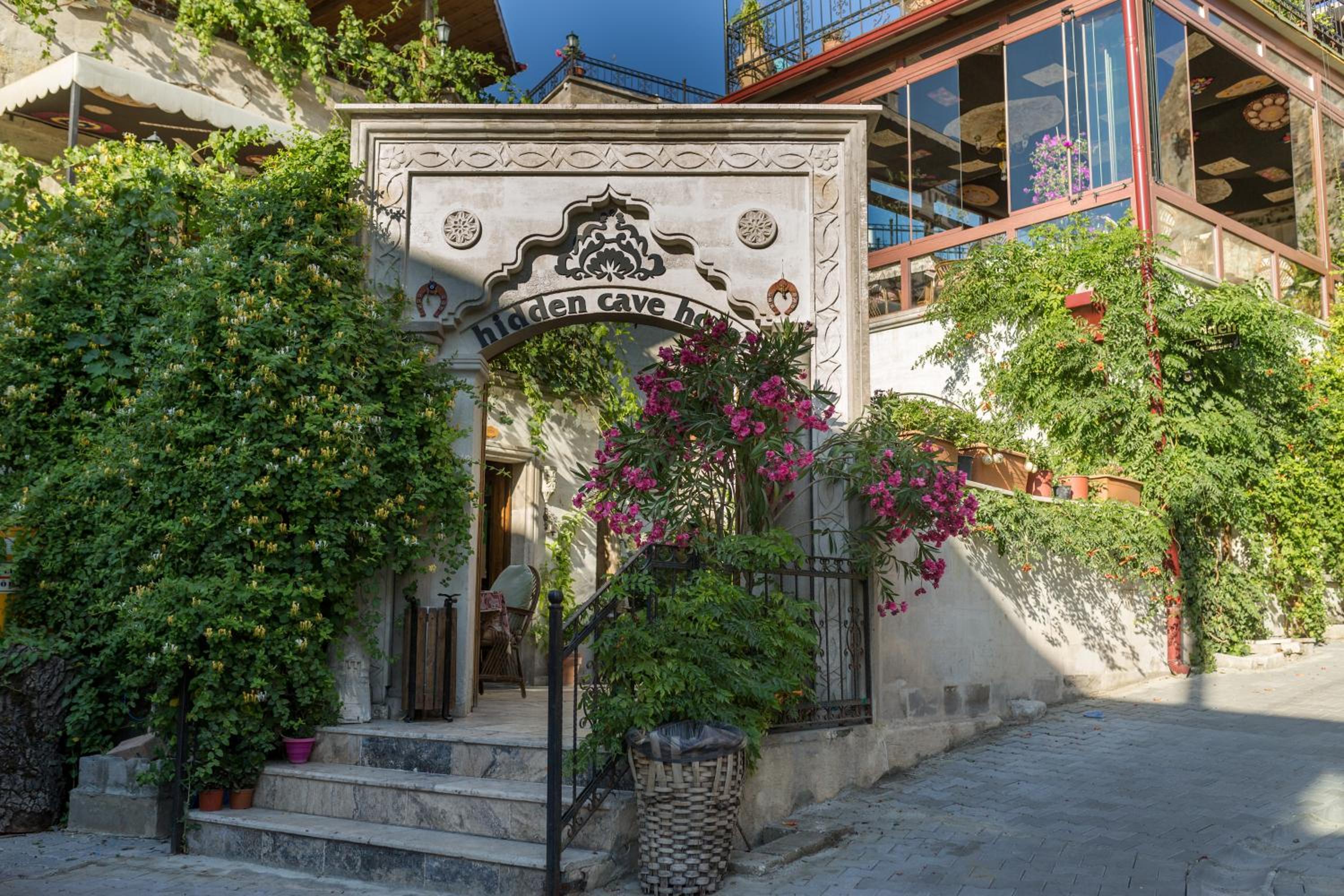 Hidden Cave Hotel - Image 58
