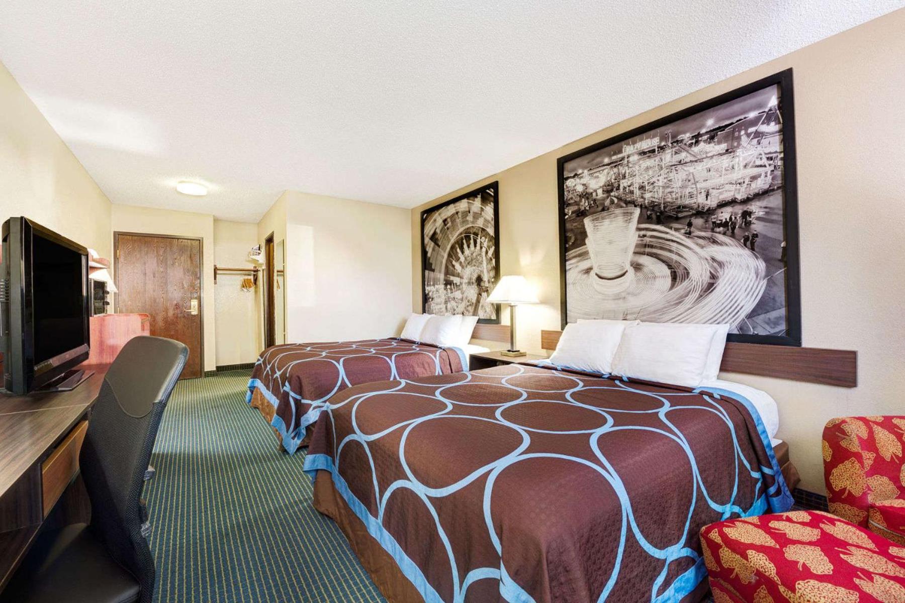 Hutchinson Vacations - Super 8 by Wyndham Hutchinson - Property Image 8